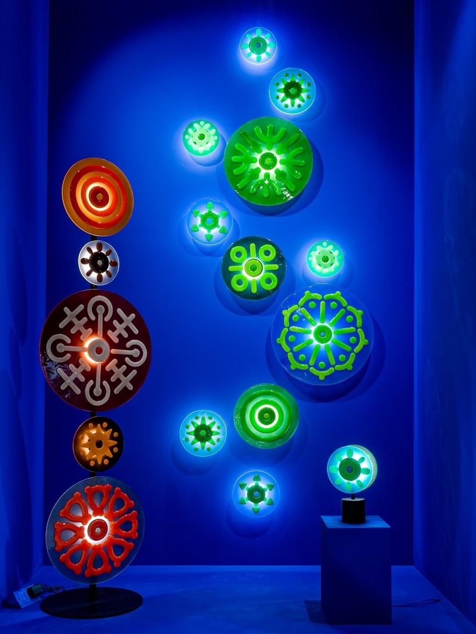 Lampadaire totem italien contemporain en verre de Murano rond, vert et bleu à deux disques Neuf - En vente à New York, NY