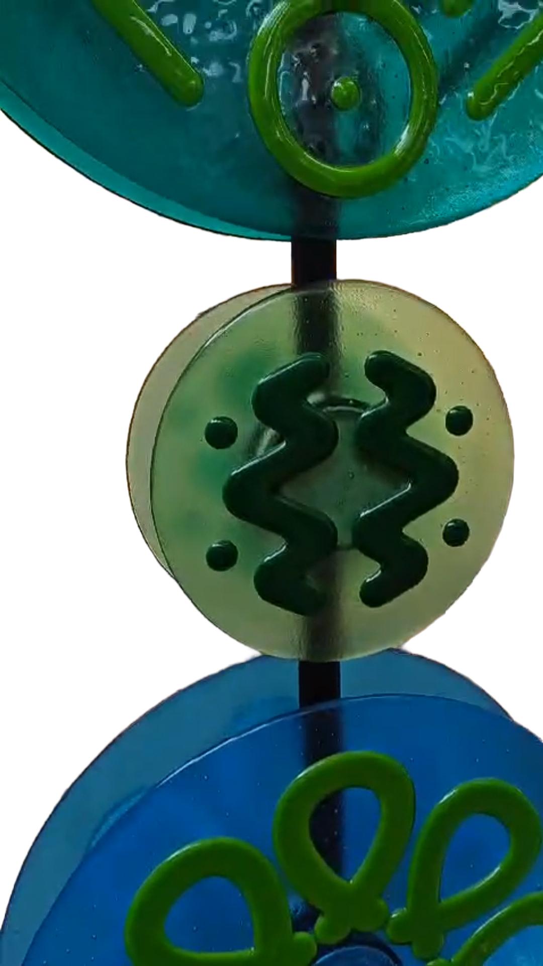 Lampadaire totem italien contemporain en verre de Murano rond, vert et bleu à deux disques en vente 1
