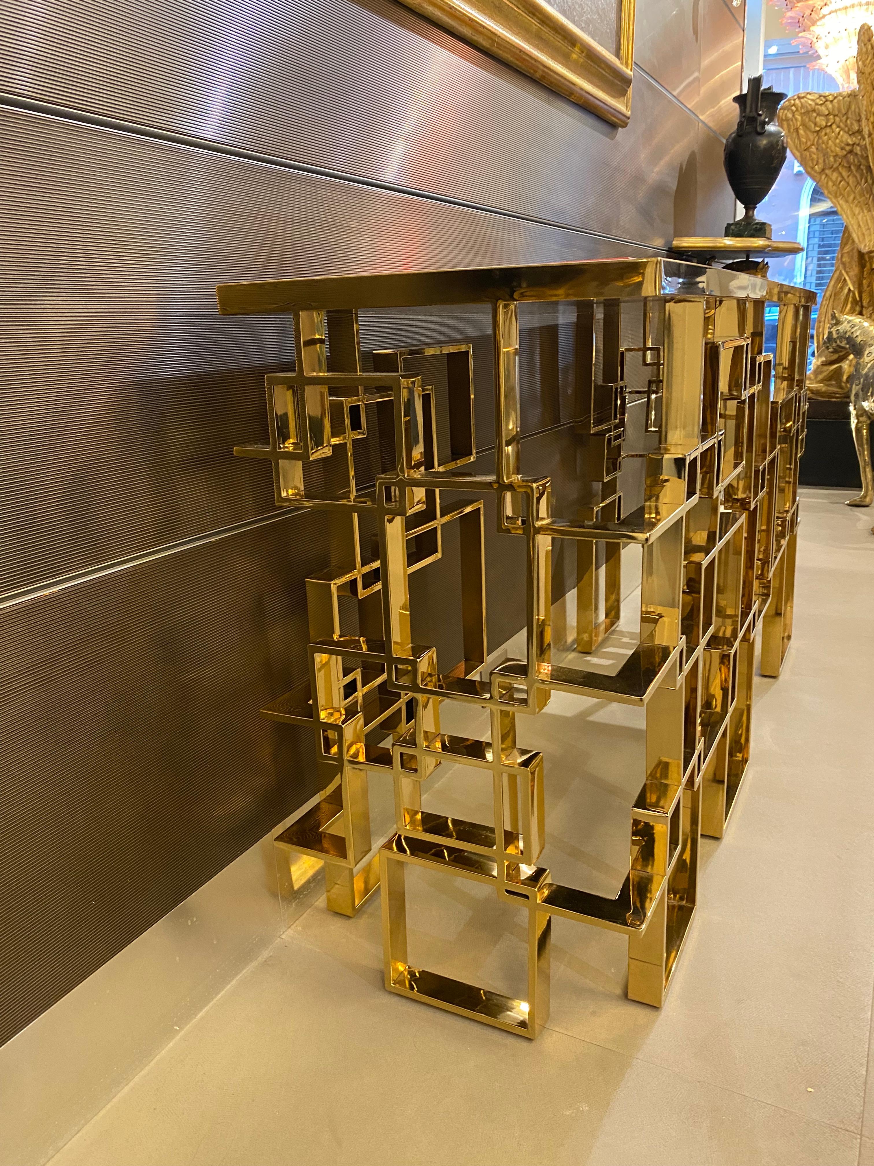 Consola escultórica italiana contemporánea de latón y tapa de cristal en venta 3