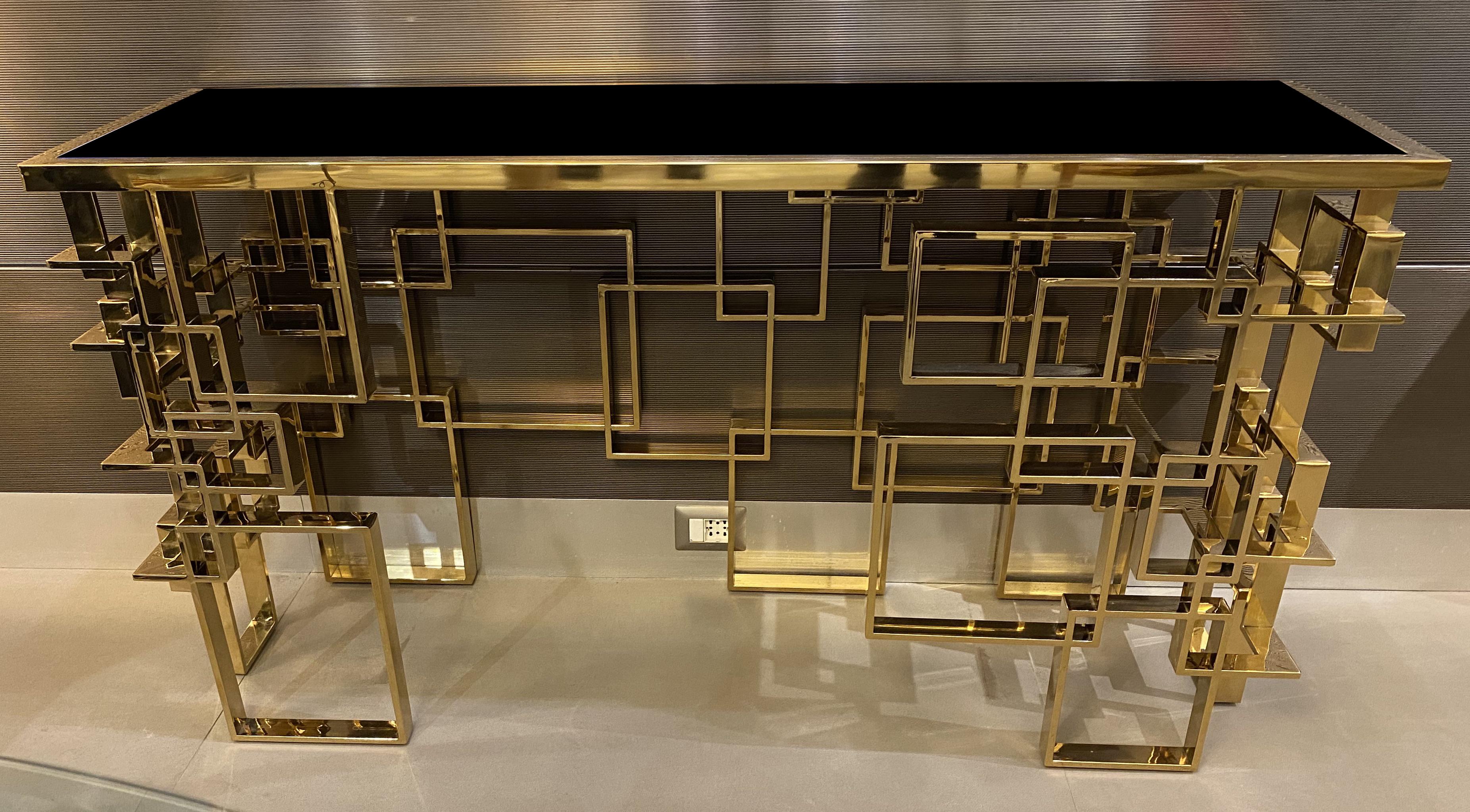 Consola escultórica italiana contemporánea de latón y tapa de cristal en venta 7