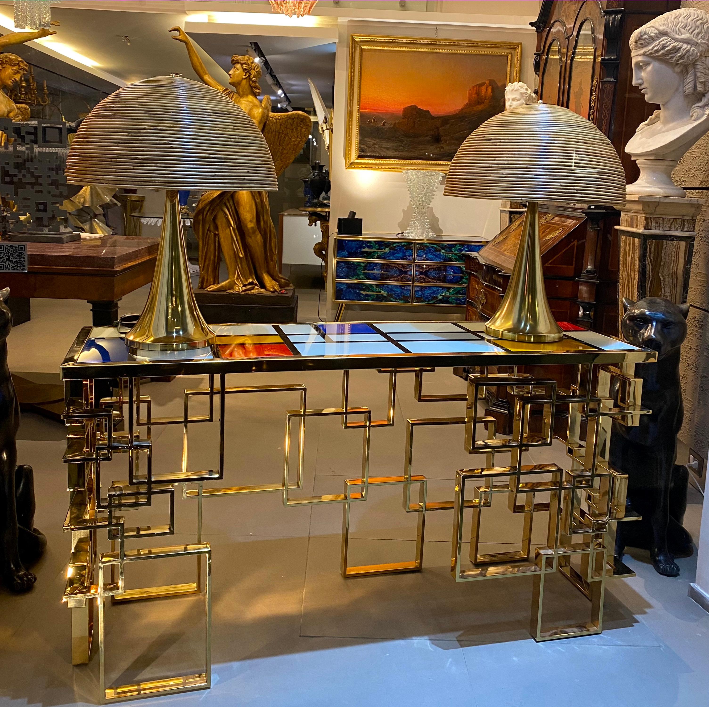 Consola escultórica italiana contemporánea de latón y tapa de cristal en venta 9
