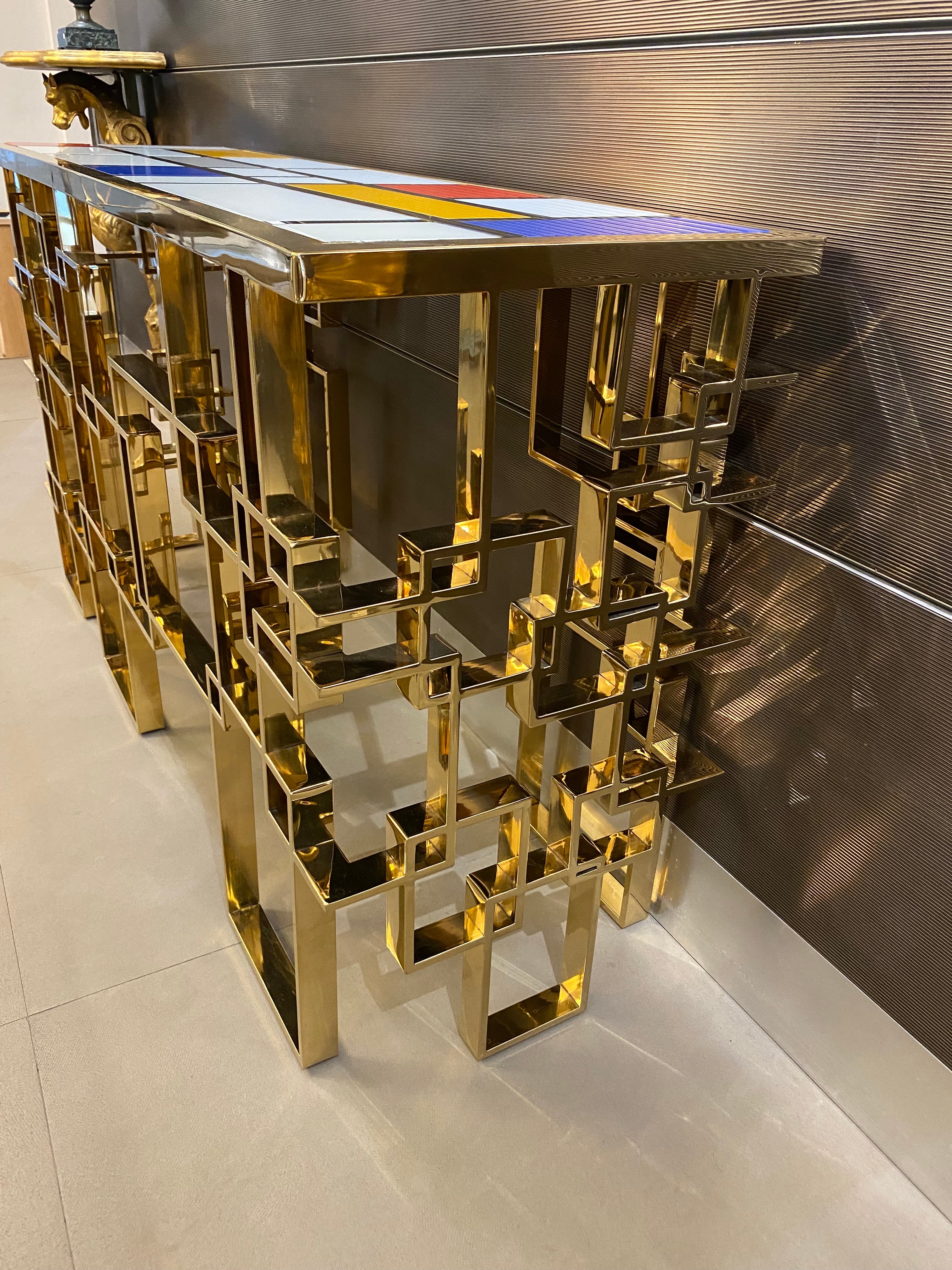 Zeitgenössischer italienischer skulpturaler Konsolentisch aus Messing und Glasplatte im Zustand „Neu“ im Angebot in Rome, IT