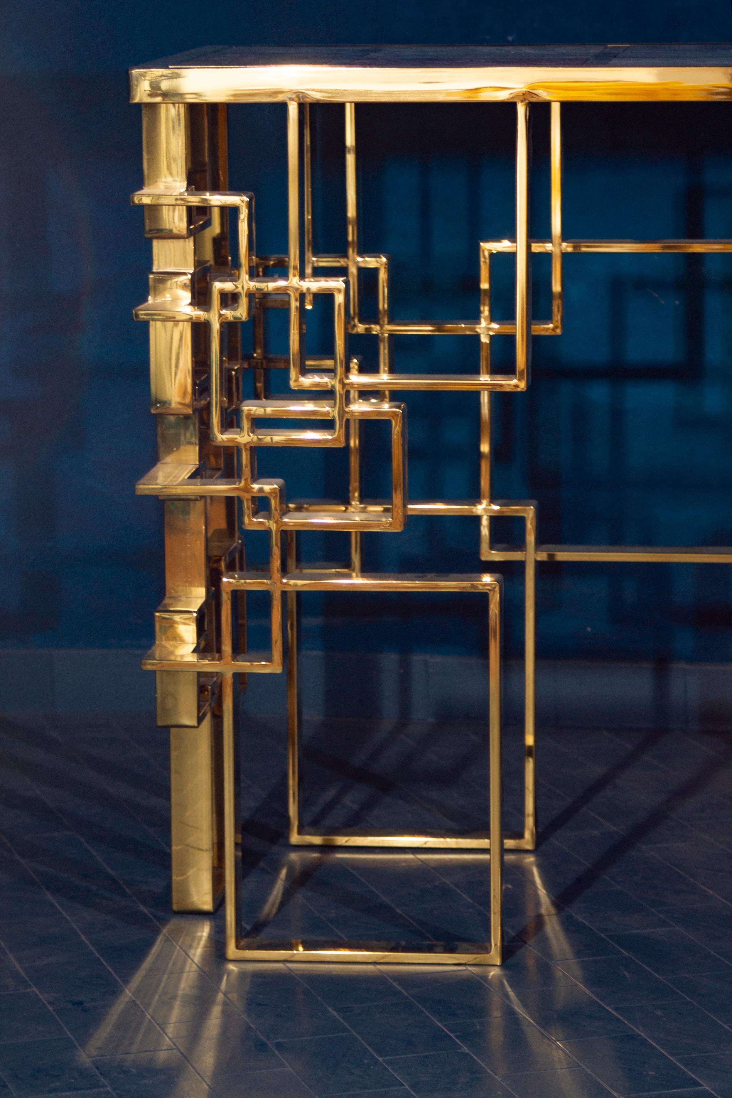 Zeitgenössischer italienischer skulpturaler Konsolentisch aus Messing und Glasplatte im Angebot 3