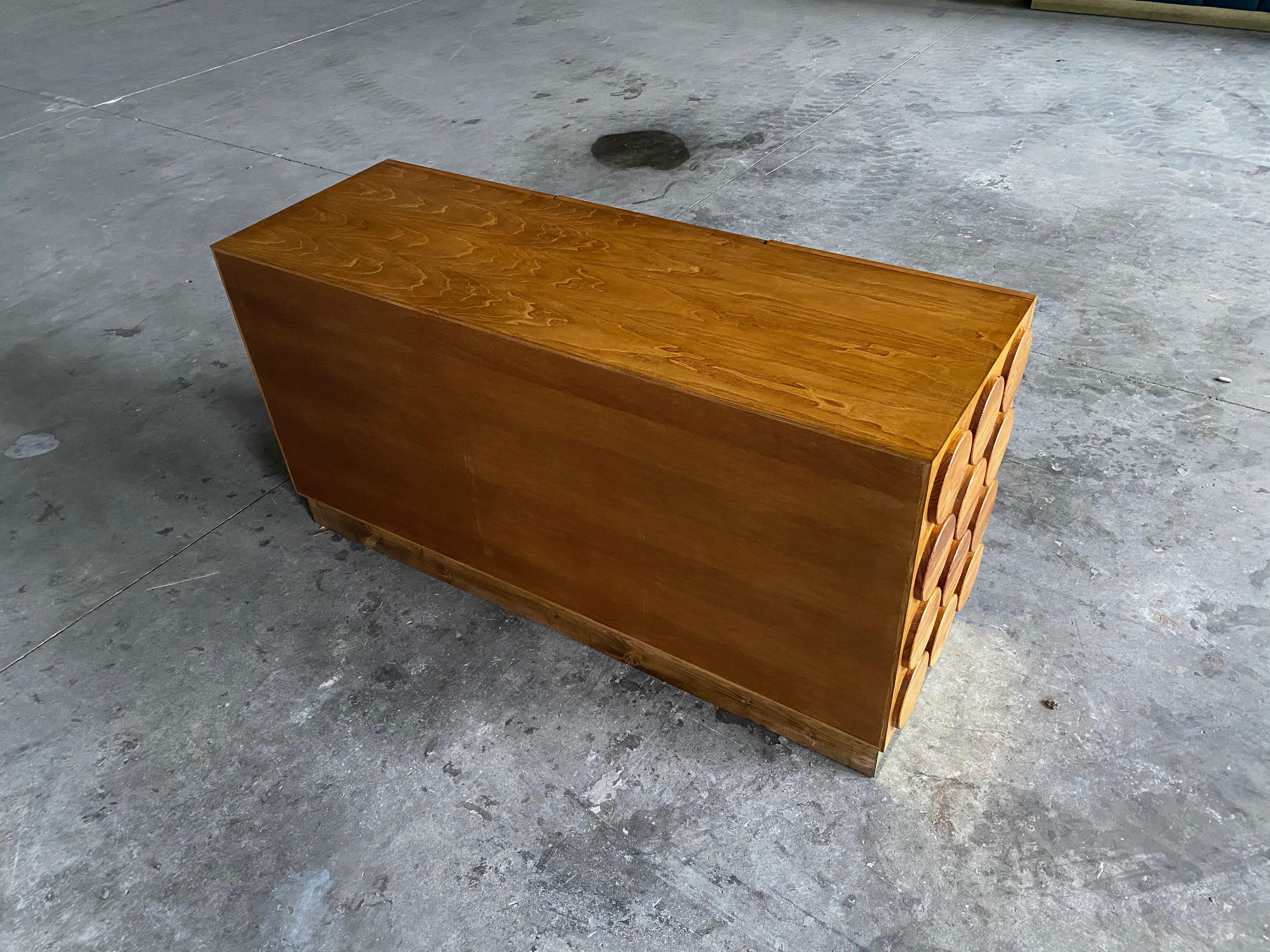 Contemporary Italian Sideboard with Brass Base For Sale 3