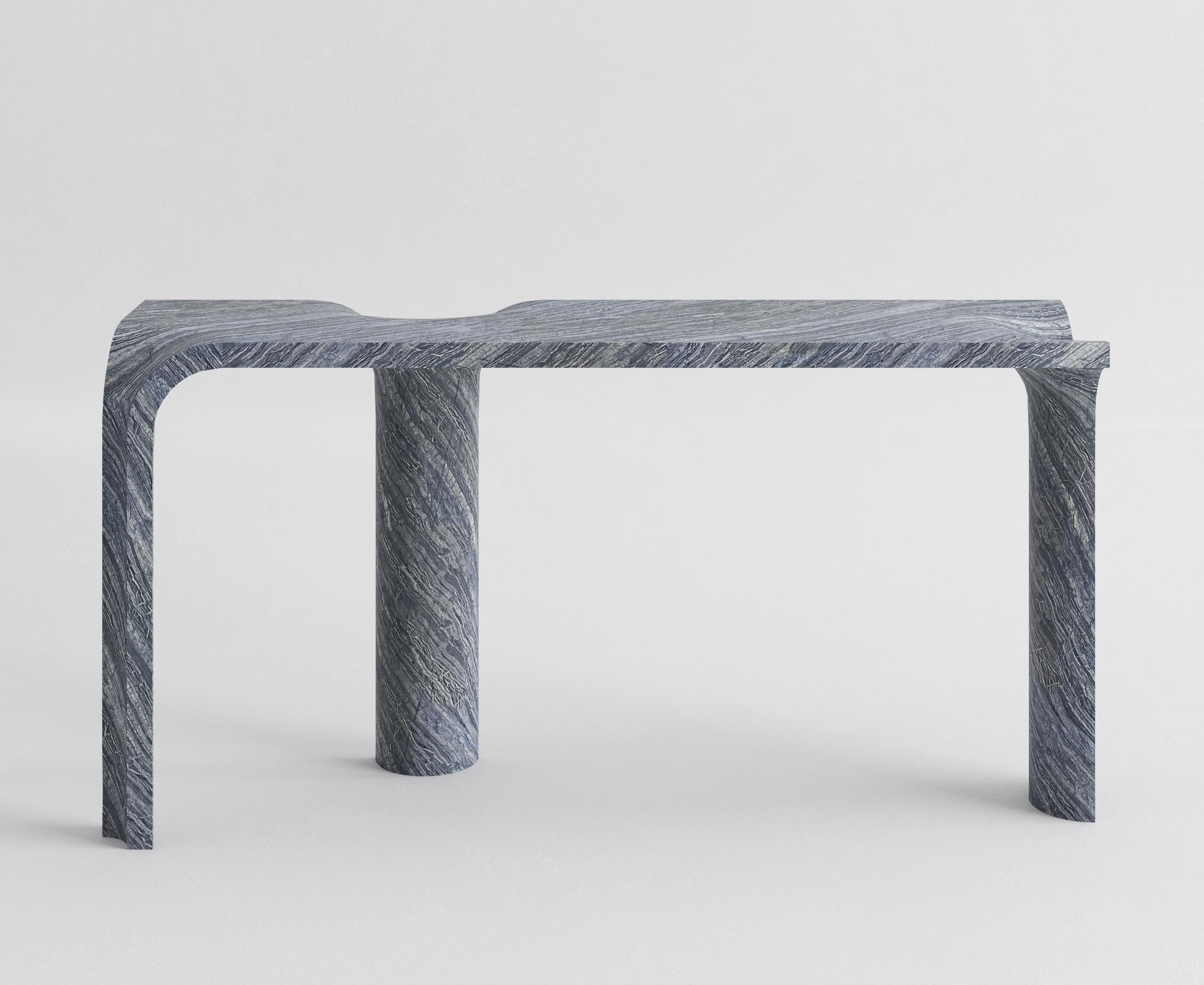 Melt Collection'S

Die Melt Design Collection ist eine fesselnde Serie von Marmorarbeiten, die sich durch ihre einzigartige Formgebung auszeichnet. Jedes Werk geht von einer einfachen, flachen Ebene aus, aber anstatt eine starre Geometrie