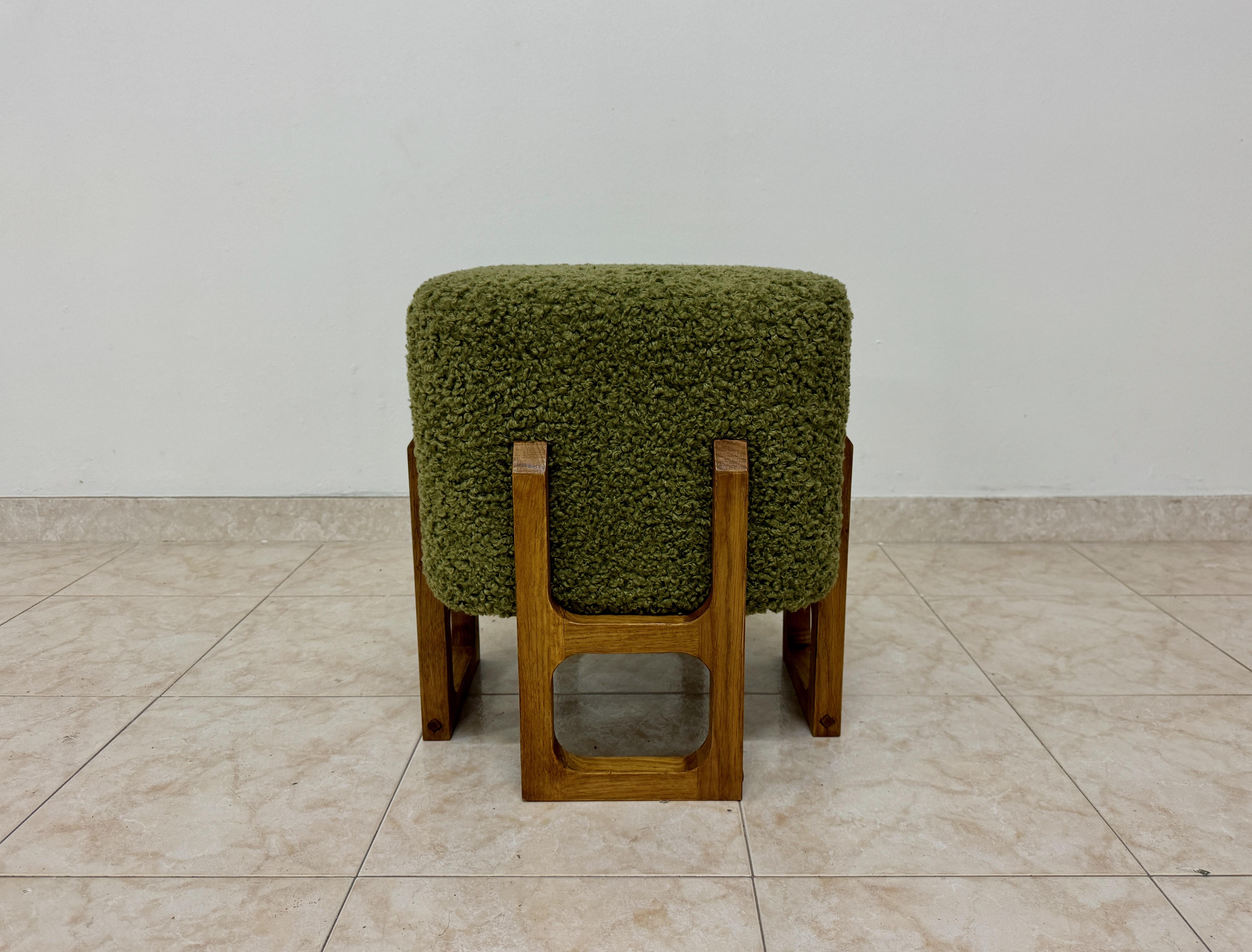 Contemporary Italian Hocker (Moderne der Mitte des Jahrhunderts) im Angebot