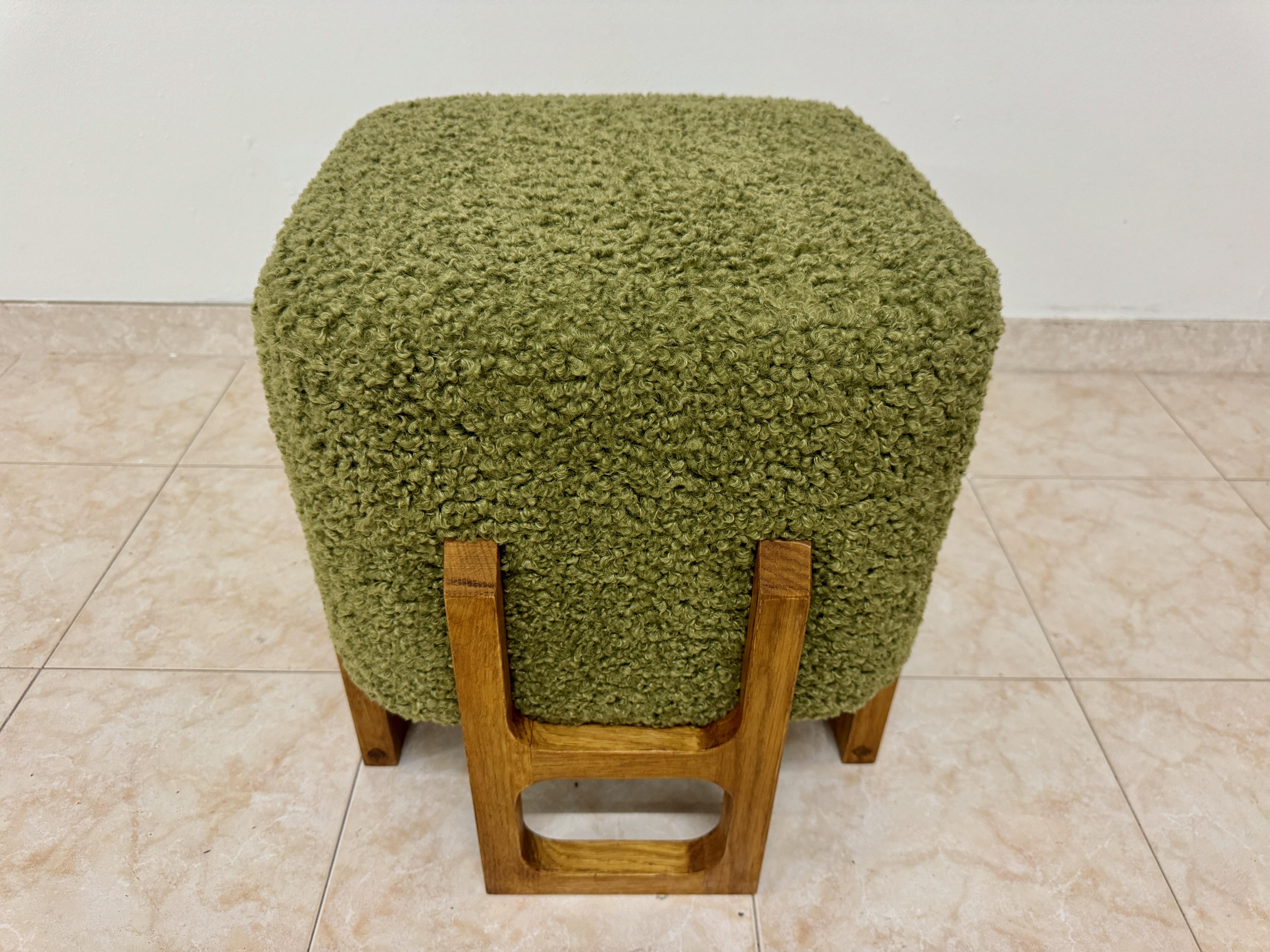 Contemporary Italian Hocker (Italienisch) im Angebot