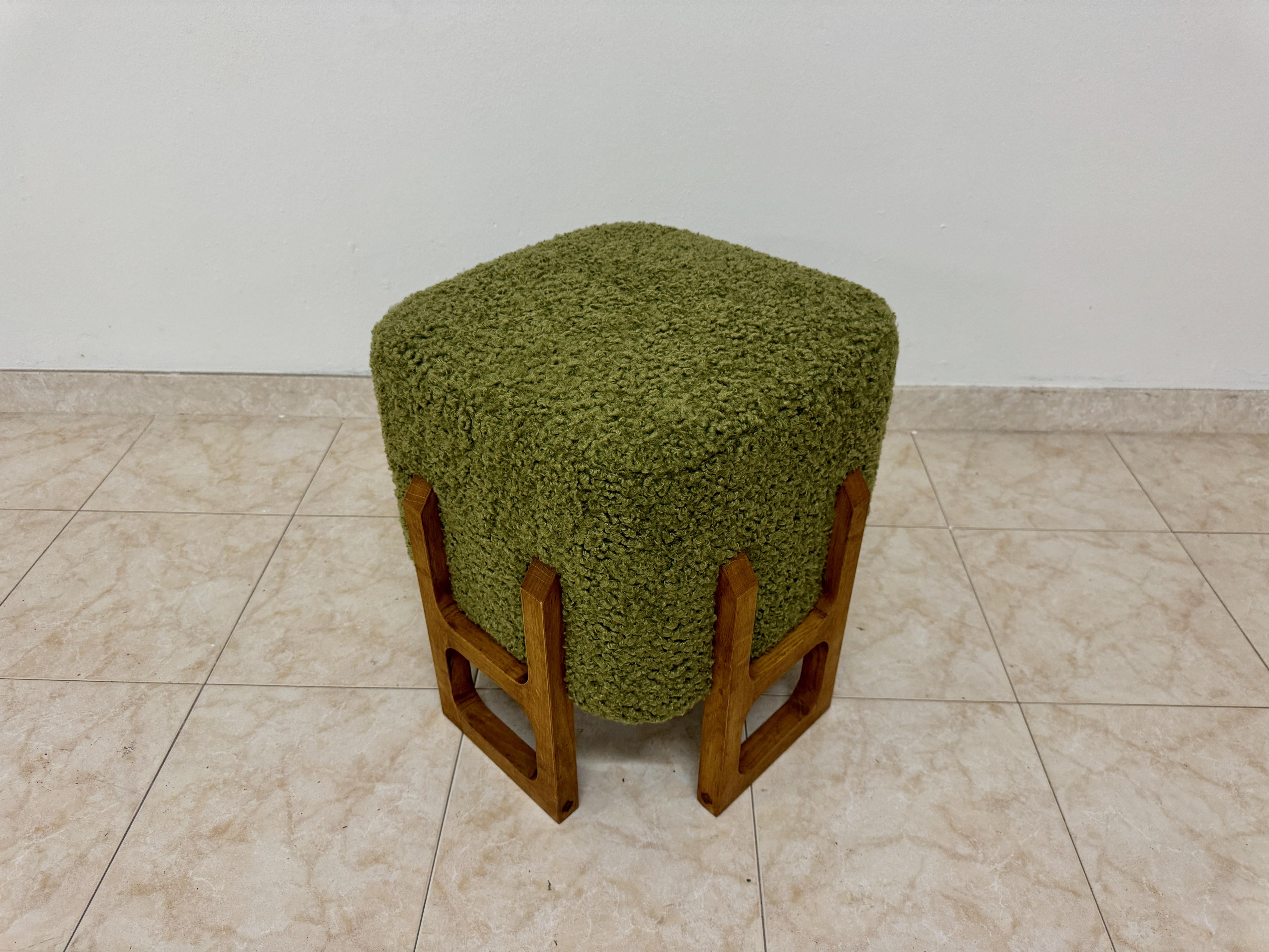 Contemporary Italian Hocker (21. Jahrhundert und zeitgenössisch) im Angebot