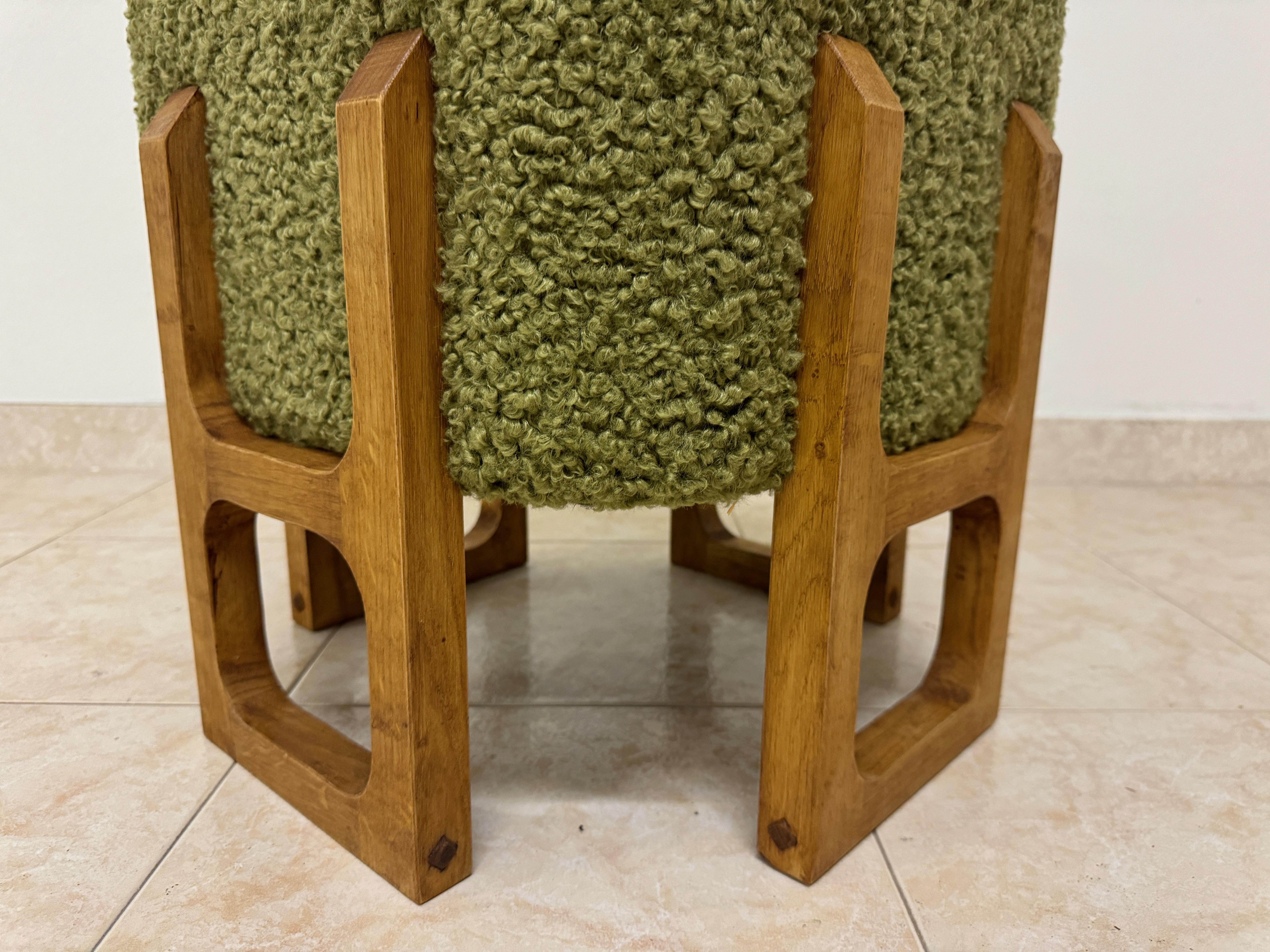 Contemporary Italian Hocker (Stoff) im Angebot