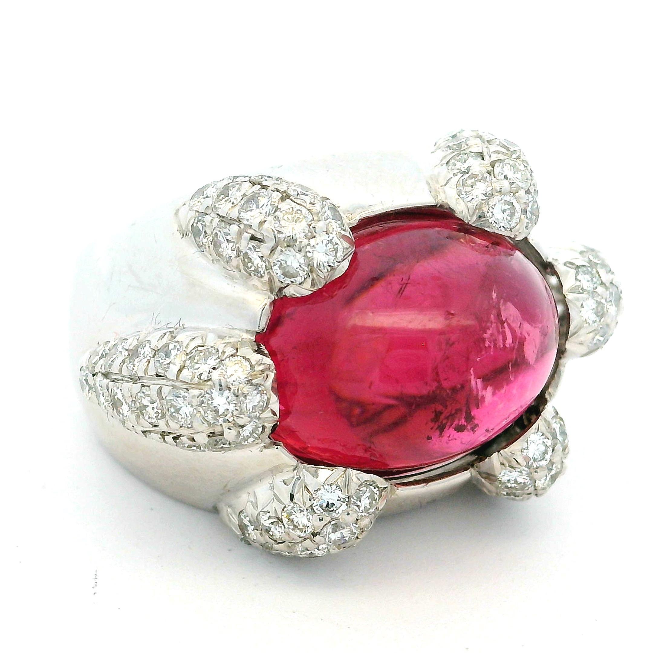 Anillo cóctel contemporáneo de turmalina italiana y diamantes en oro blanco de 18 quilates en Excelente estado para la venta en Miami, FL