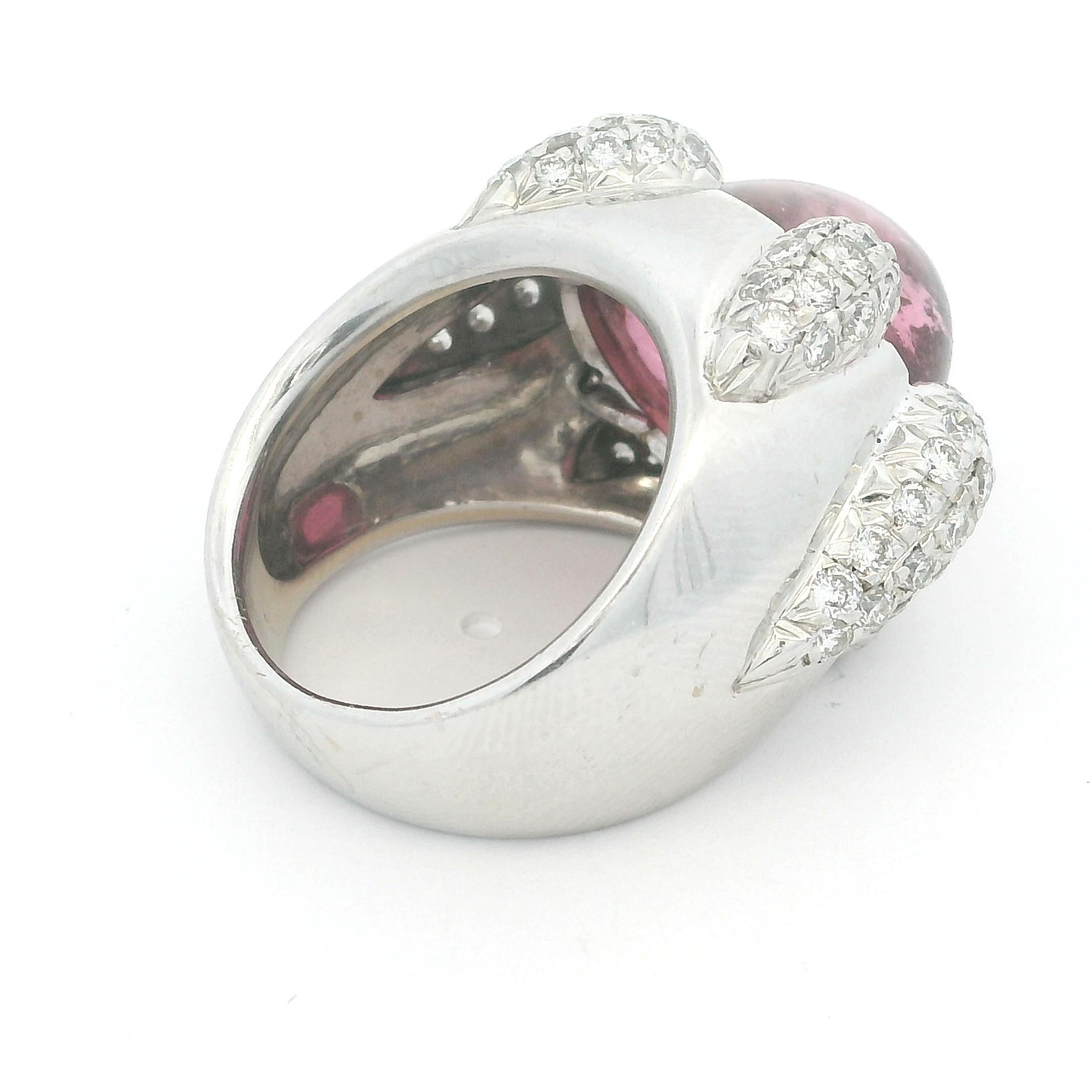 Femenino o masculino Anillo cóctel contemporáneo de turmalina italiana y diamantes en oro blanco de 18 quilates en venta