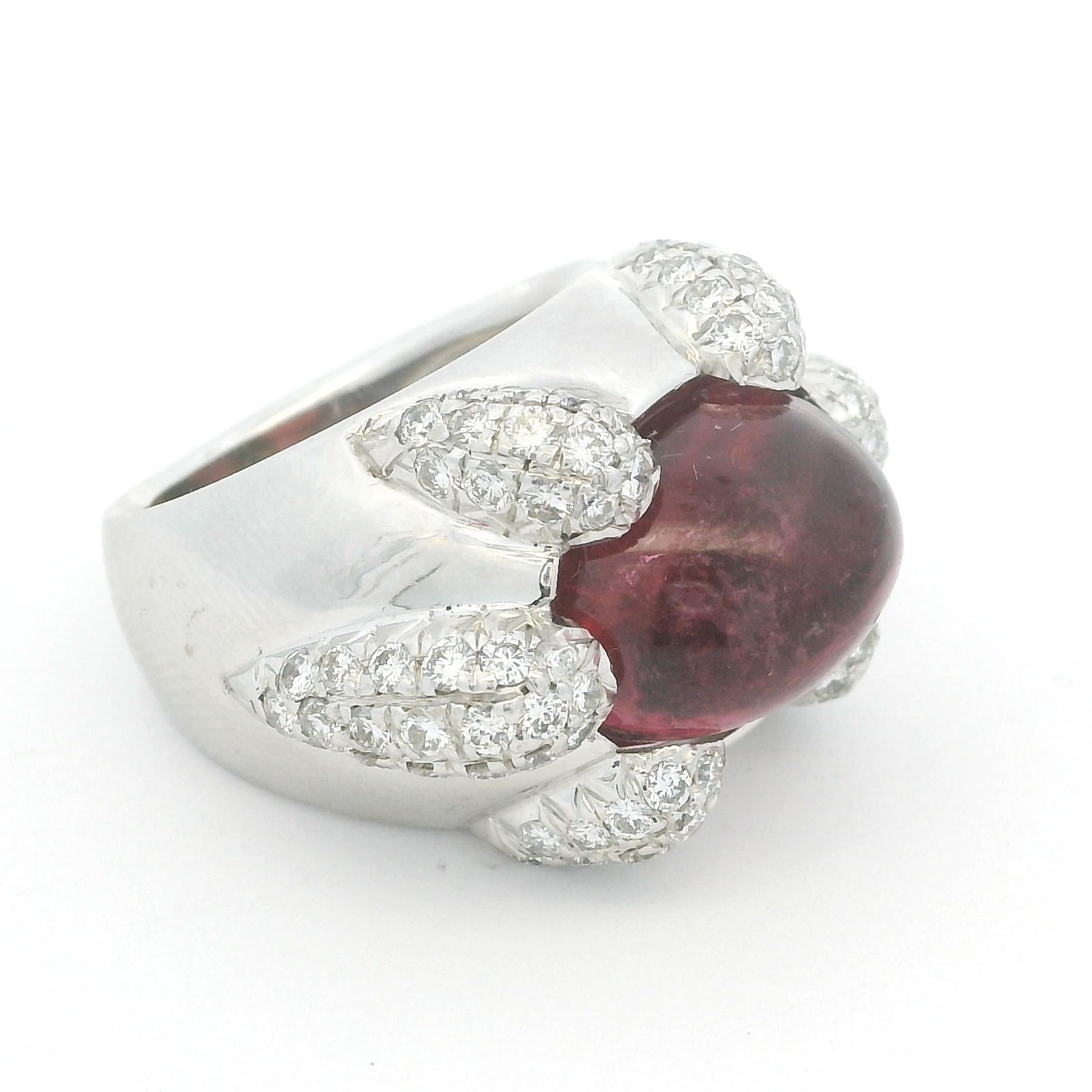 Anillo cóctel contemporáneo de turmalina italiana y diamantes en oro blanco de 18 quilates en venta 1