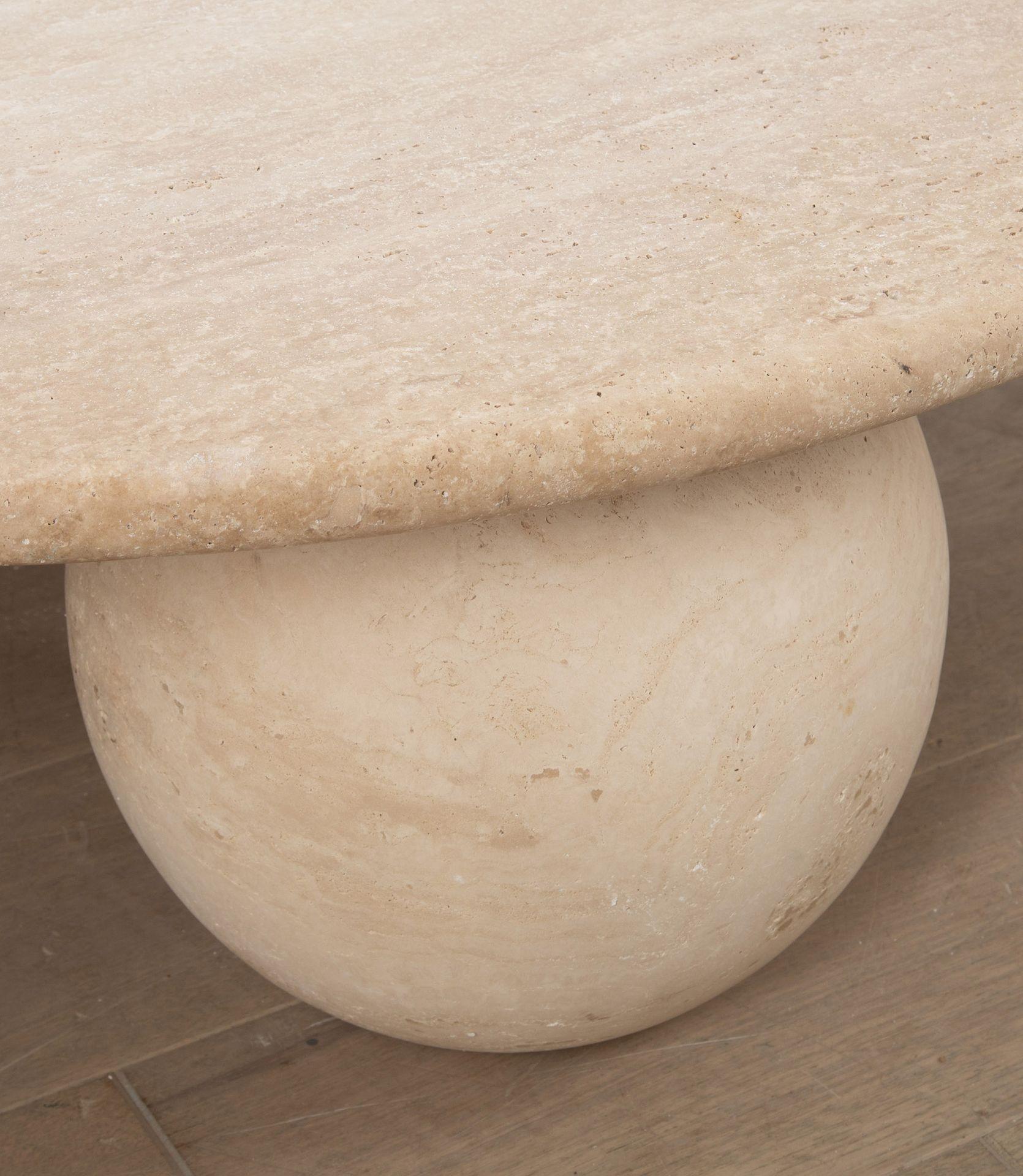 Mesa de centro contemporánea de travertino italiano en venta 2