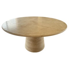 Zeitgenössischer italienischer Travertintisch mit breitem konischem Fuß 150cm