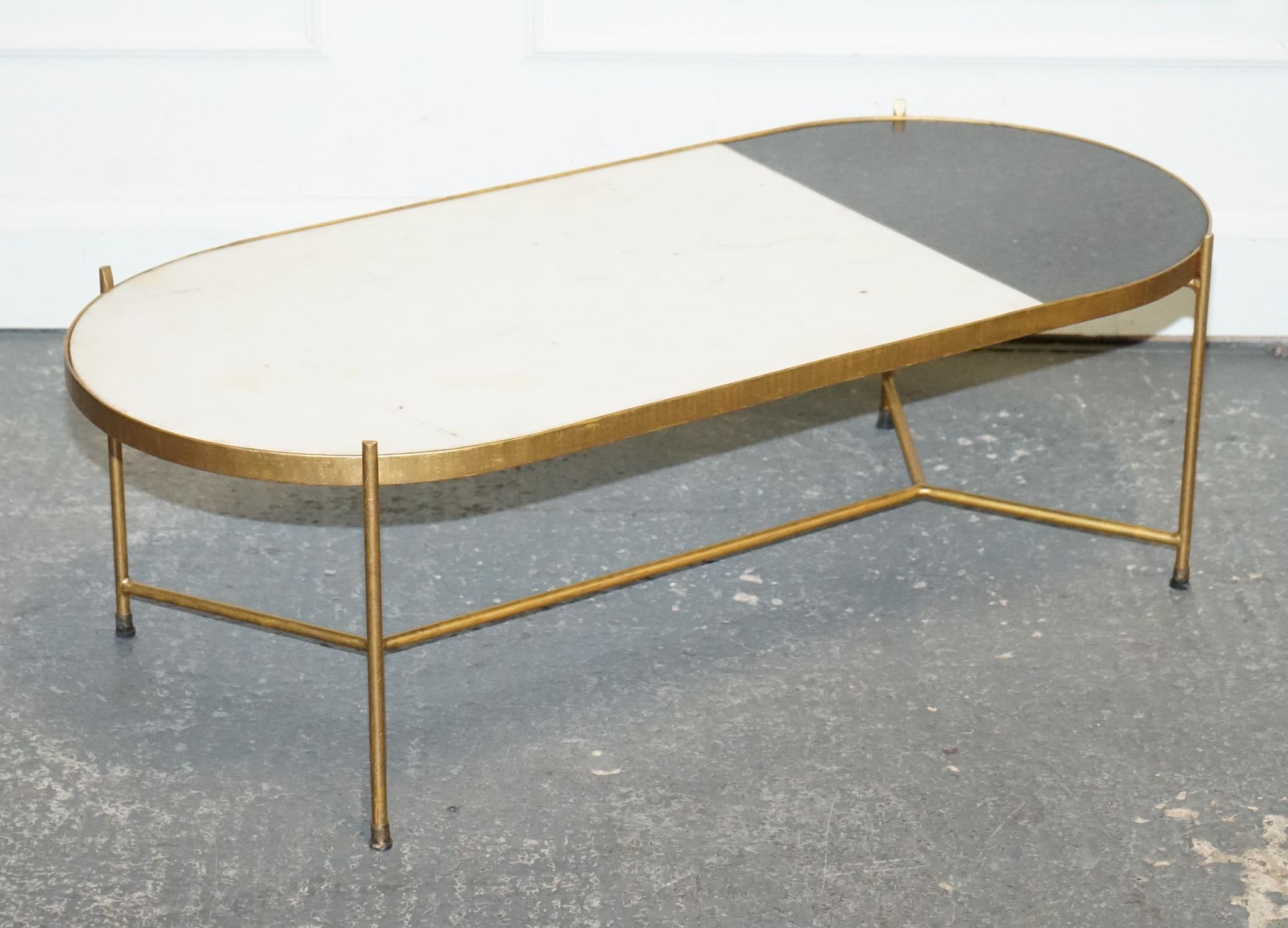 Antiquariato di Londra



Siamo lieti di offrire in vendita questo tavolino da caffè italiano contemporaneo bicolore in marmo e pietra calcarea con gambe in metallo. 

Scopri i tesori unici di una lussuosa villa dello showroom di Cobham!

Esplora il