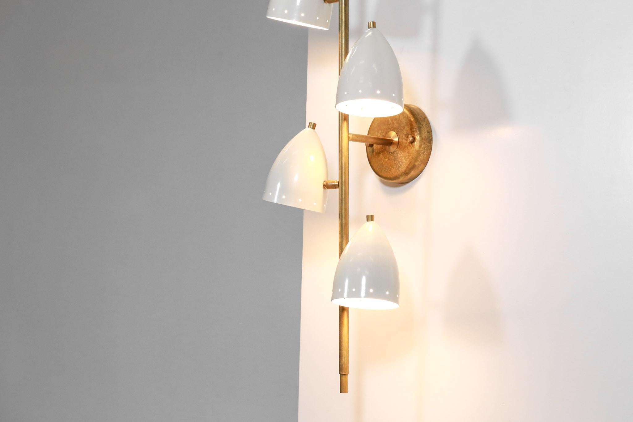 Lacquered Contemporary Italian wall lamp with four cocotte shade 