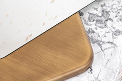 Specchio da parete italiano contemporaneo CAM di Spinzi in marmo e legno color ottone