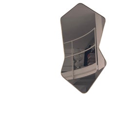 Specchio da parete italiano contemporaneo CAM di Spinzi con bordo in ottone naturale fatto a mano