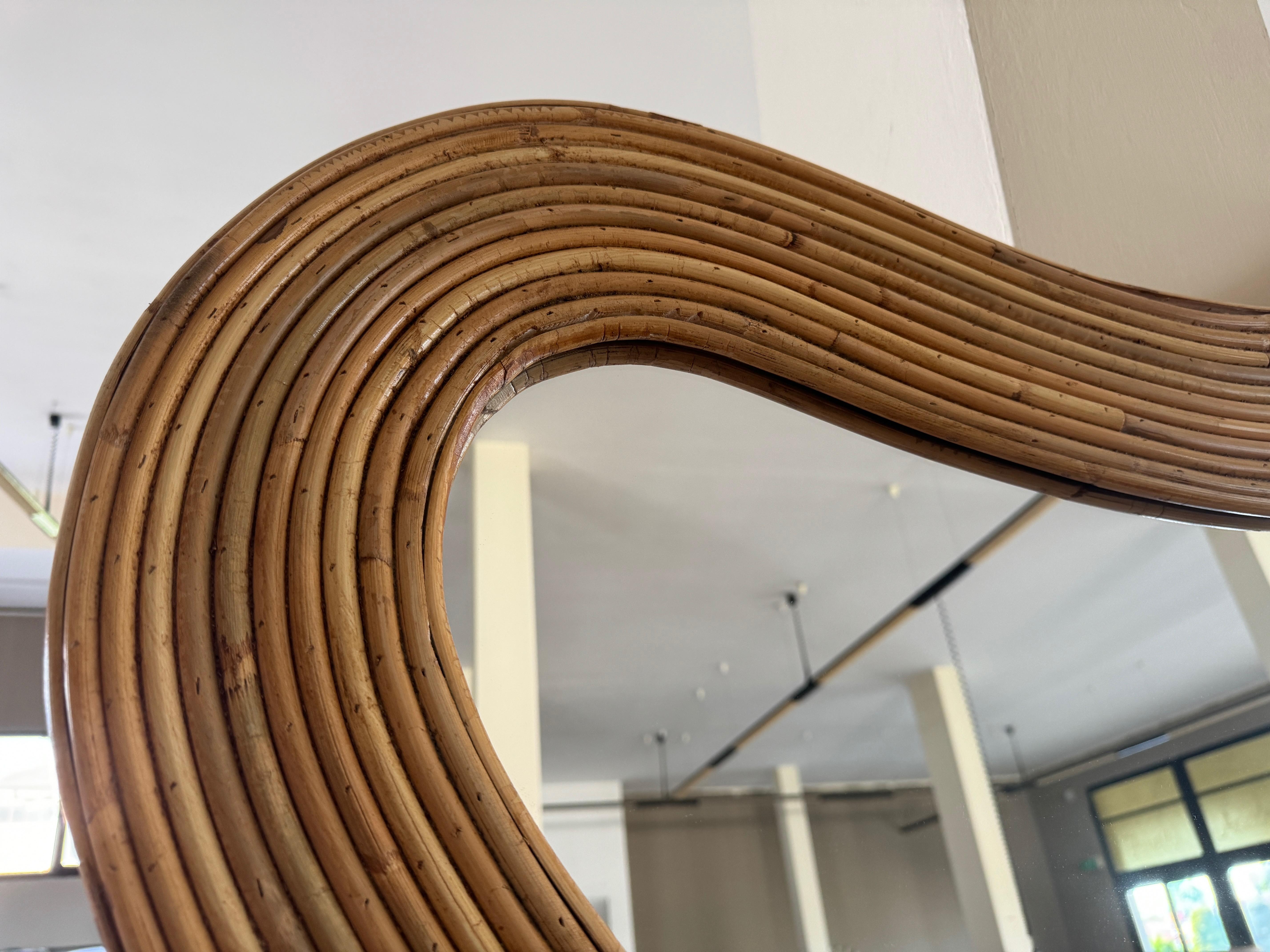 Contemporary Italian Wavy Bamboo Mirror (Italienisch) im Angebot