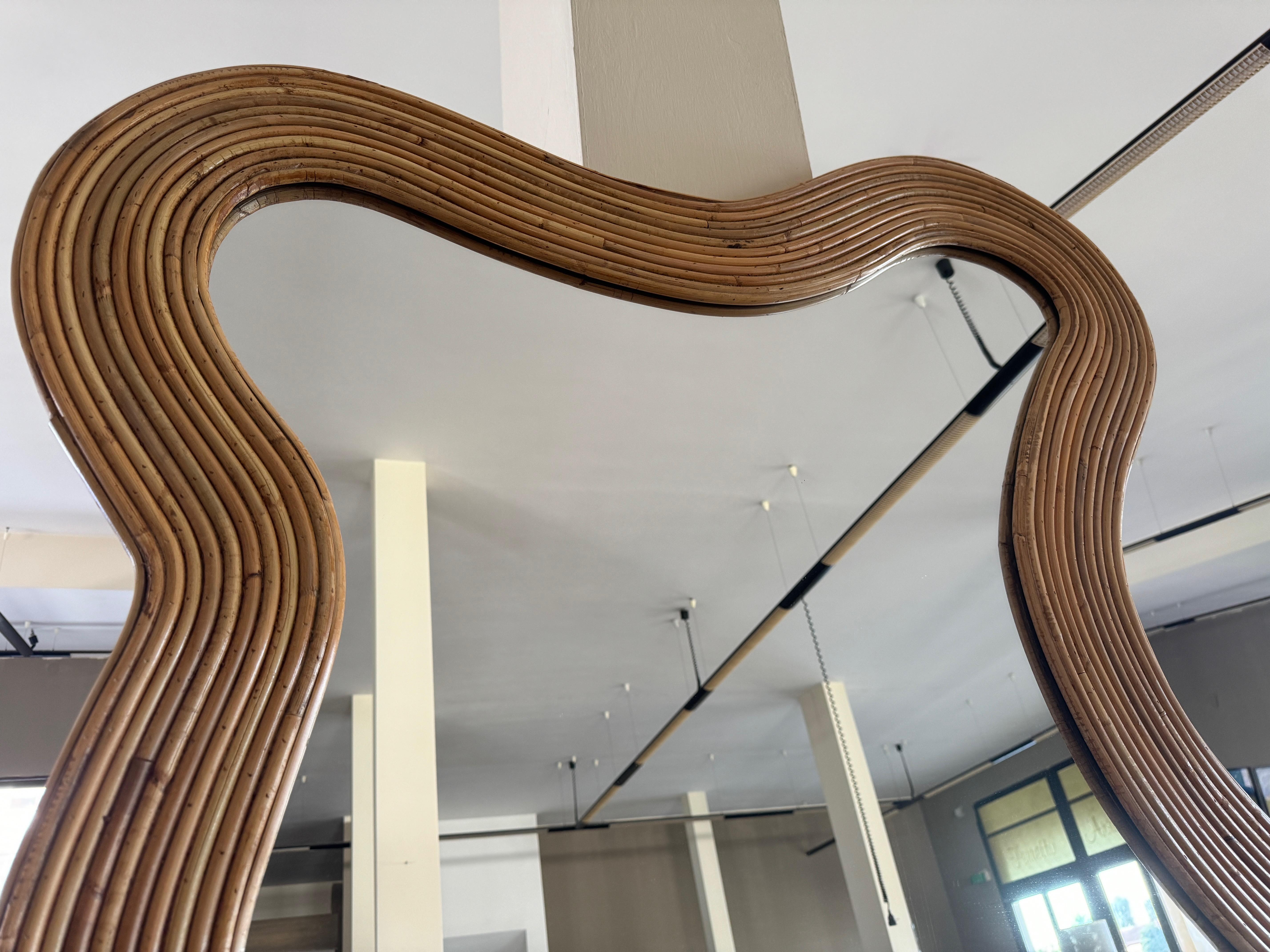 Contemporary Italian Wavy Bamboo Mirror (21. Jahrhundert und zeitgenössisch) im Angebot