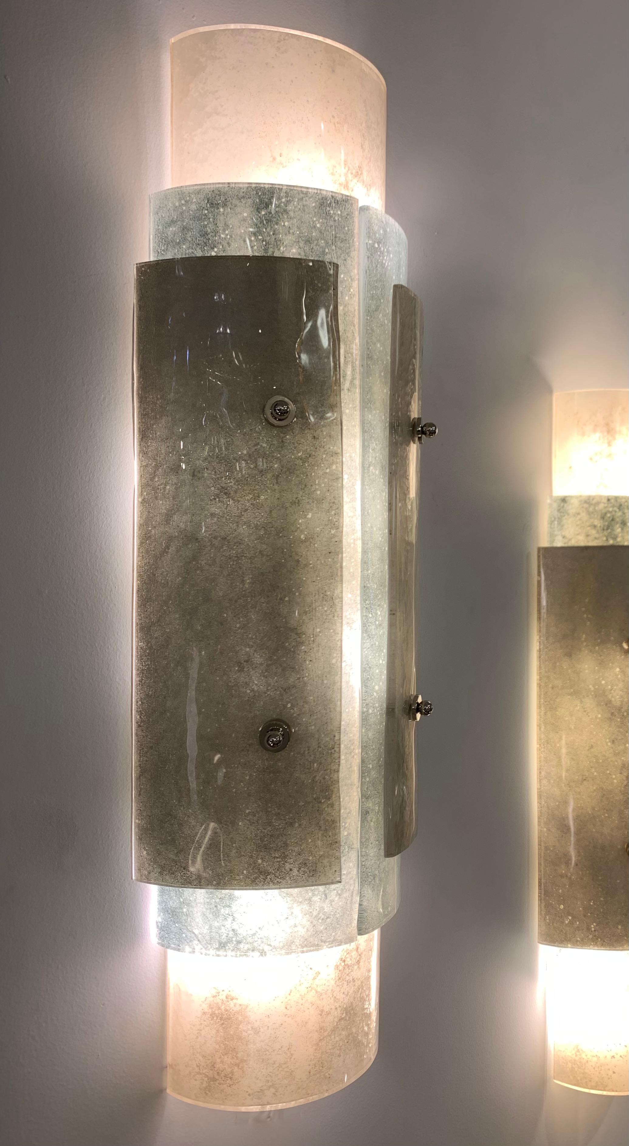 Organique Appliques italiennes contemporaines en verre de Murano givré nickel blanc bleu gris en vente