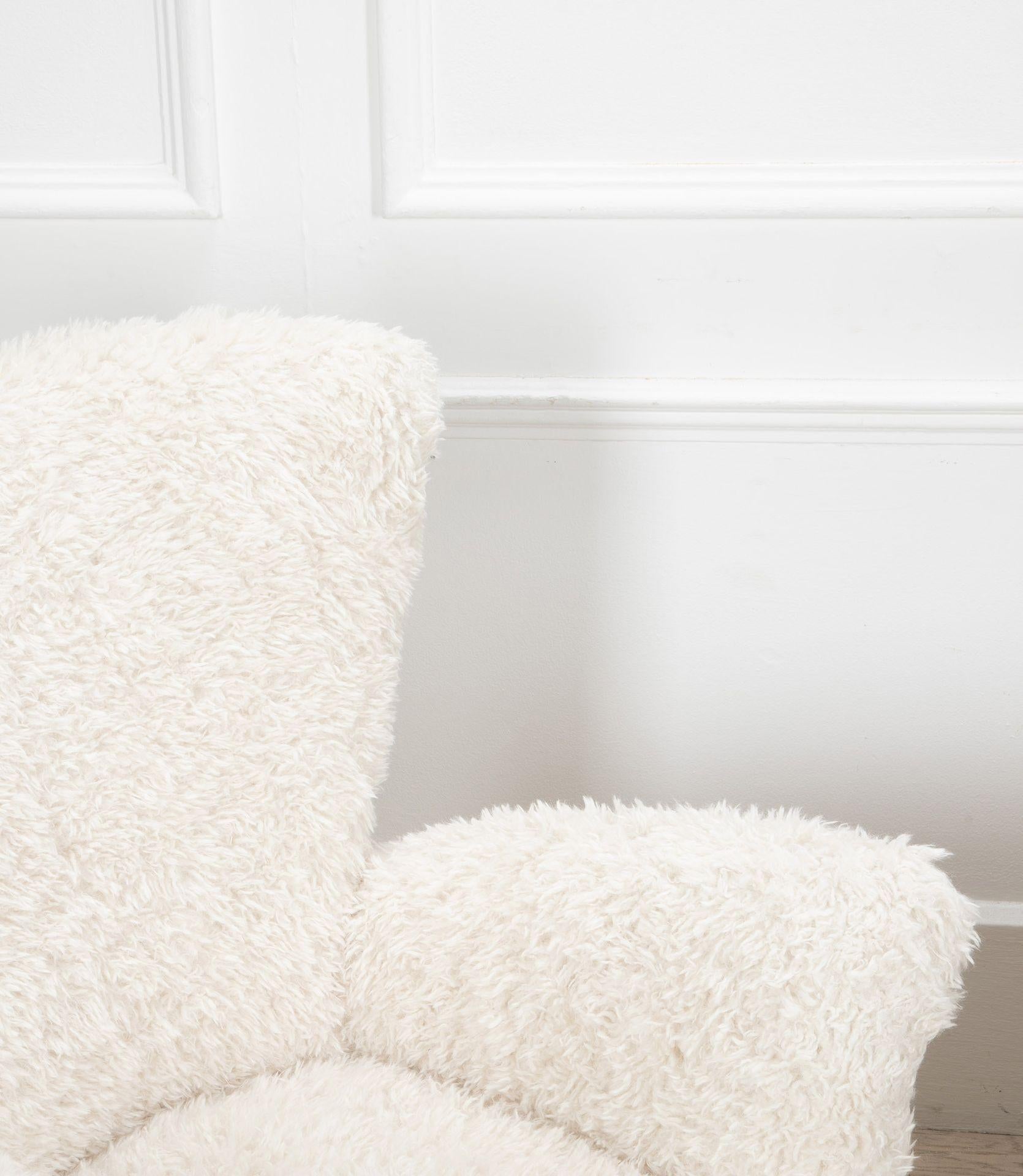 Contemporary Italian White Faux Fur Armchairs For Sale 3