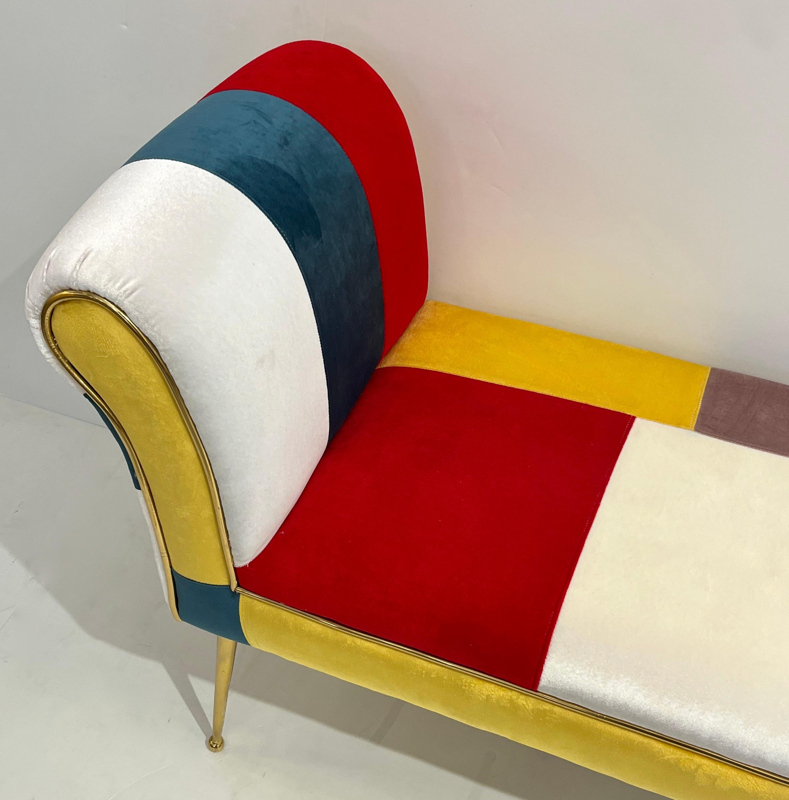 Zeitgenössische italienische gepolsterte Mondrian-Bank/ Banquette in Weiß, Grün, Gelb und Rot (Messing) im Angebot