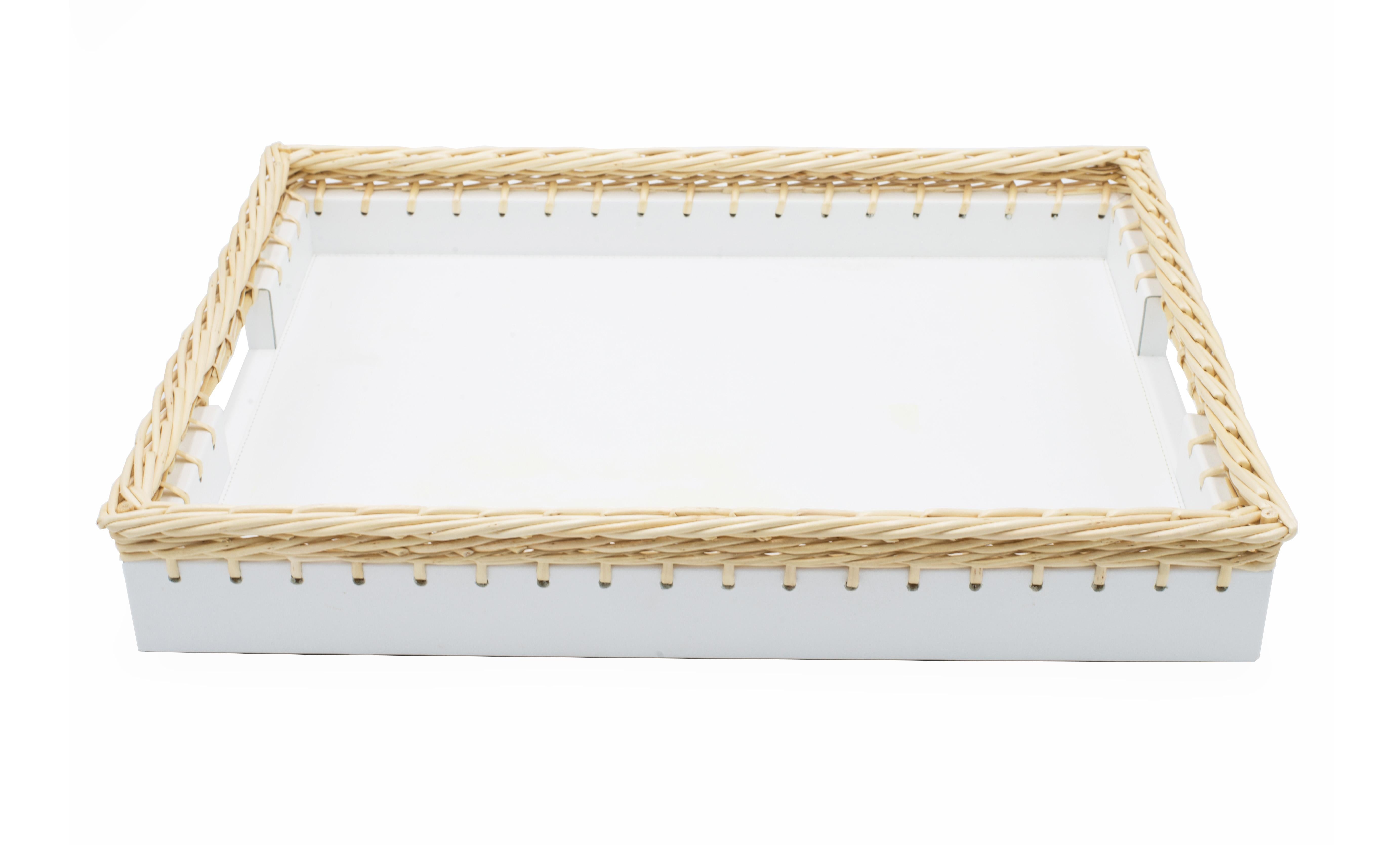 Zeitgenössisches rechteckiges Tablett aus weißem Leder mit einem Rand aus geflochtenem Weidenholz (Made in Italy).