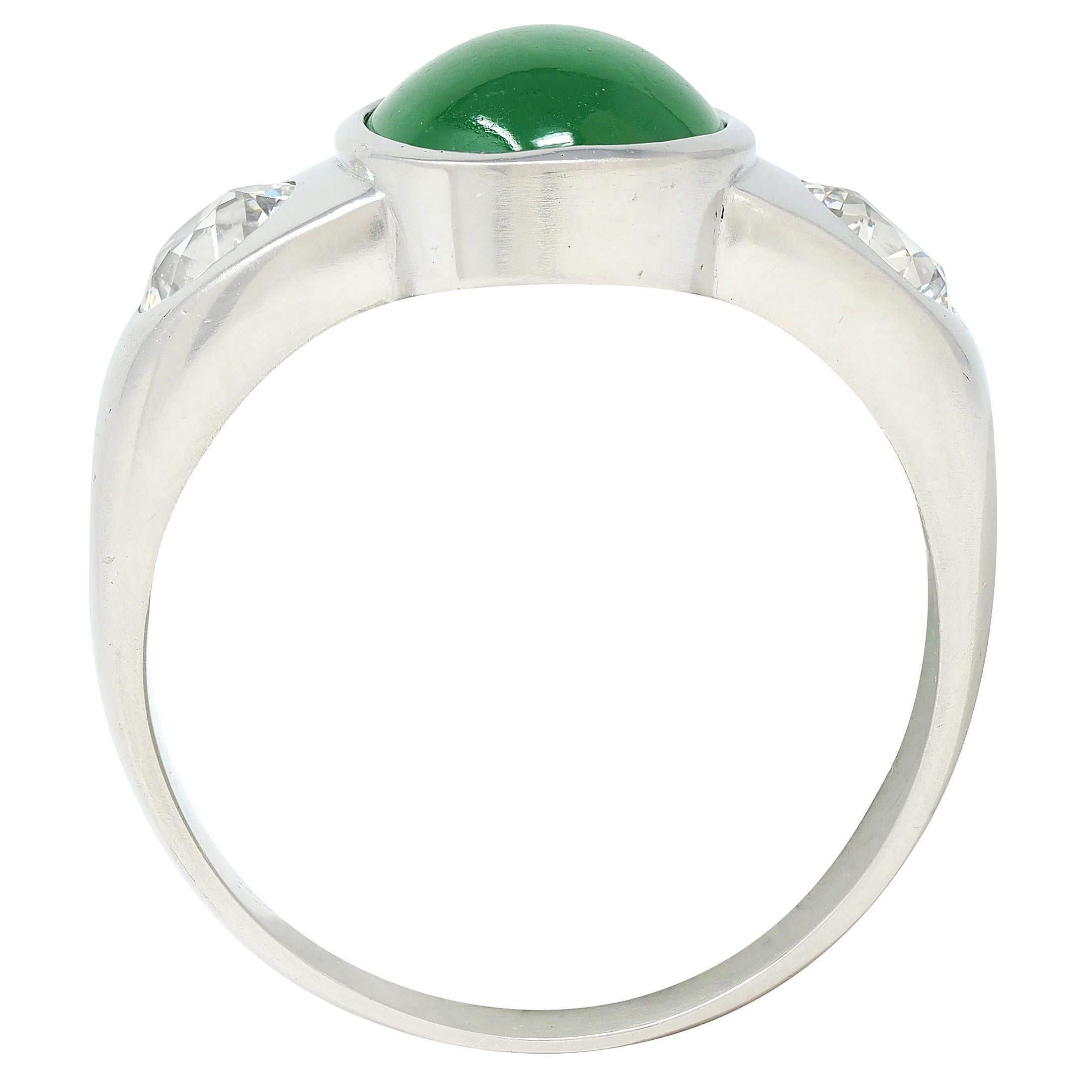 Anillo Biselado Contemporáneo de Jade Diamante Platino Tres Piedras Unisex para Hombre en venta 1