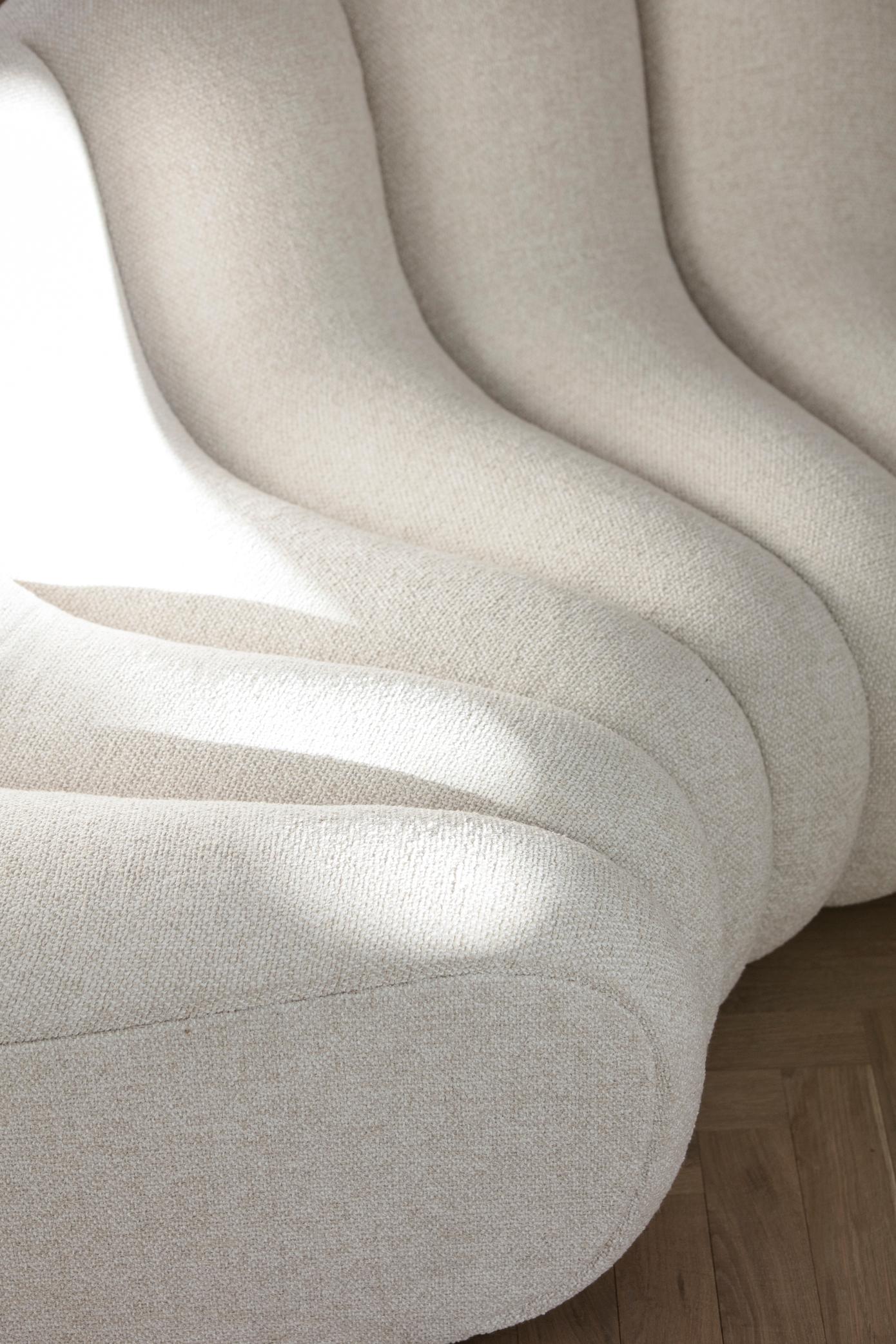 Contemporary 'Jagger' Sofa von Norr11, Lounge, Setup 3, anpassbar (Schaumstoff) im Angebot