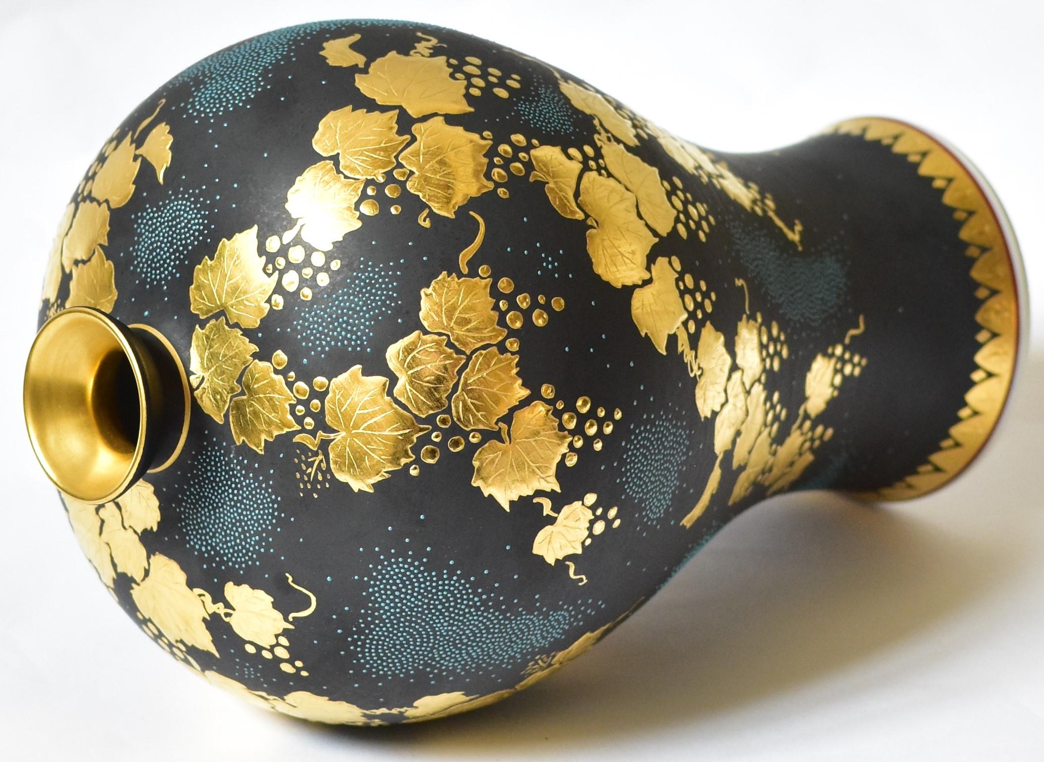 Extraordinary meuseum quality signed Japanese contemporary porcelain vase, referred to by the artist as the “lady with a golden shawl,” a masterpiece by a celebrated award-winning third-generation porcelain artist of the Kutani region of Japan