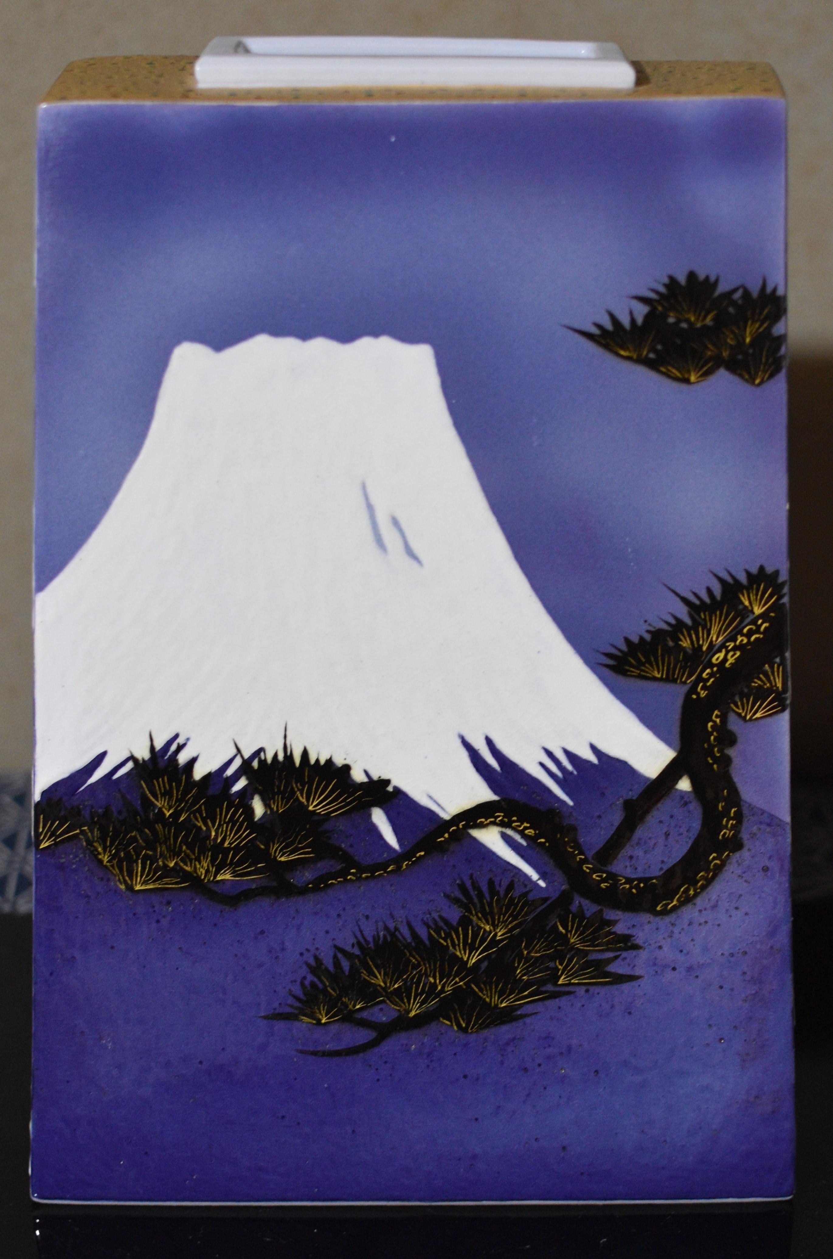 Vase aus blauem, schwarzem und cremefarbenem Porzellan des zeitgenössischen japanischen Künstlers (Japanisch) im Angebot