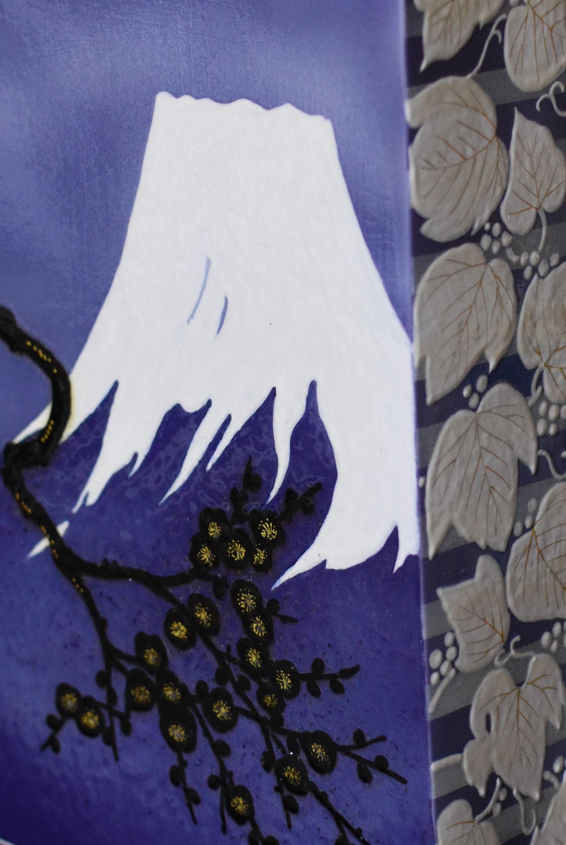 Peint à la main Vase en porcelaine bleu, noir et crème de l'artiste japonais contemporain en vente