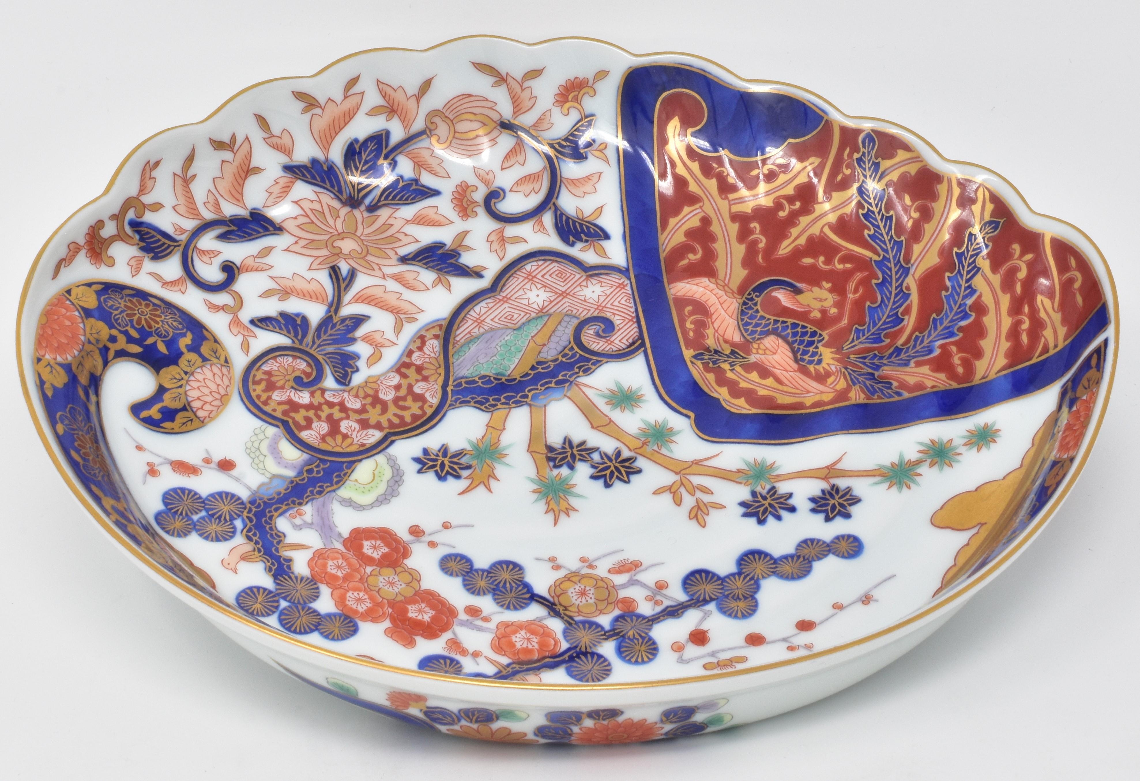 Contemporary Japanese Gilded Imari Blue Red Decorative Porcelain Charger In New Condition In Takarazuka, JP