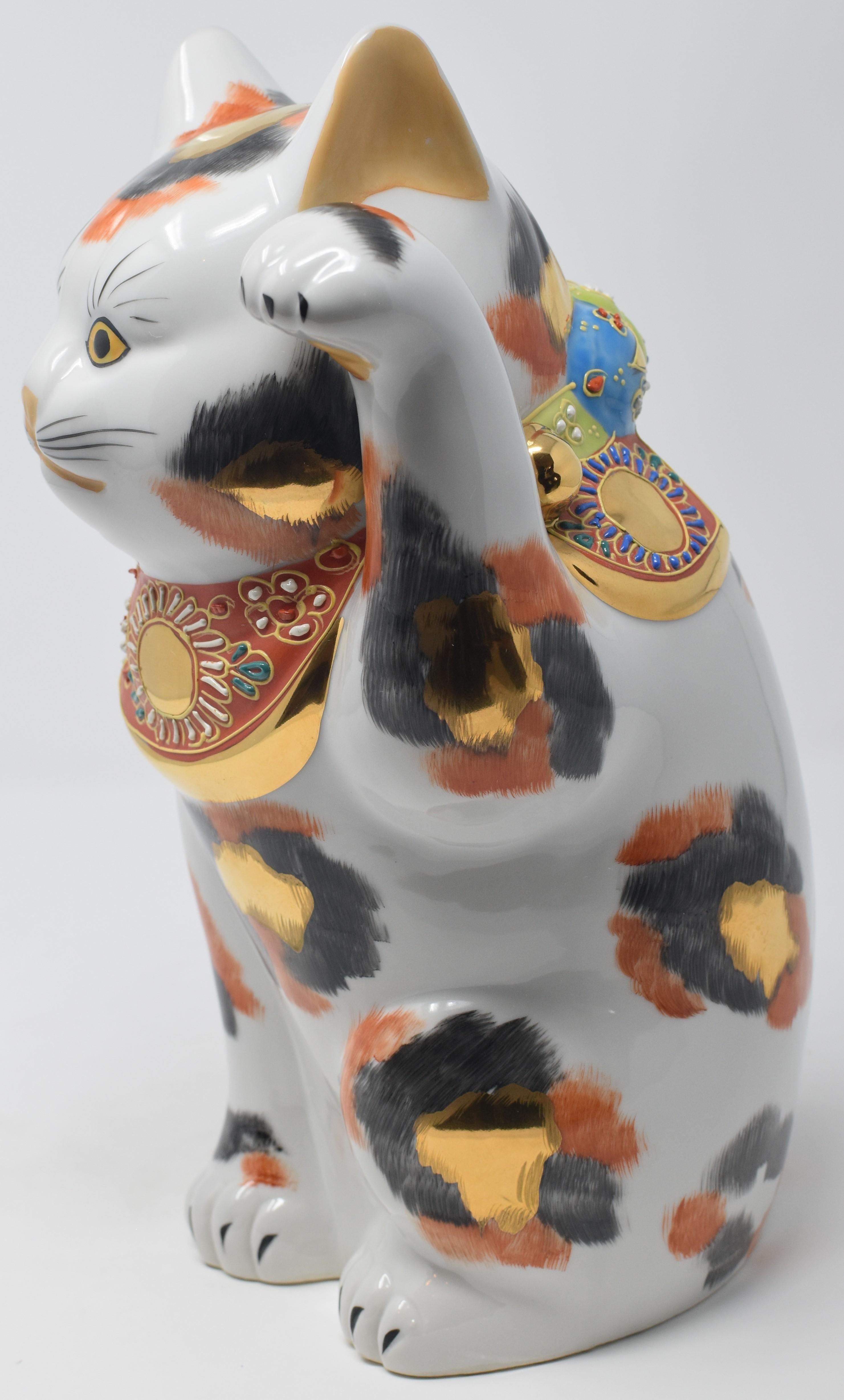 Contemporary Japanese Gilded Orange Handpainted Kutani Porcelain Beckoning Cat In New Condition In Takarazuka, JP