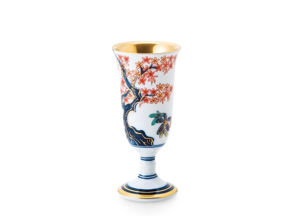 Exquisite contemporary Japanese Ko-Imari (old Imari) porcelain short stem cup, in bright red, blue and green colors and generous gold application that are characteristics of Ko-Imari Porcelain called kinrande. This short stem porcelain cup got