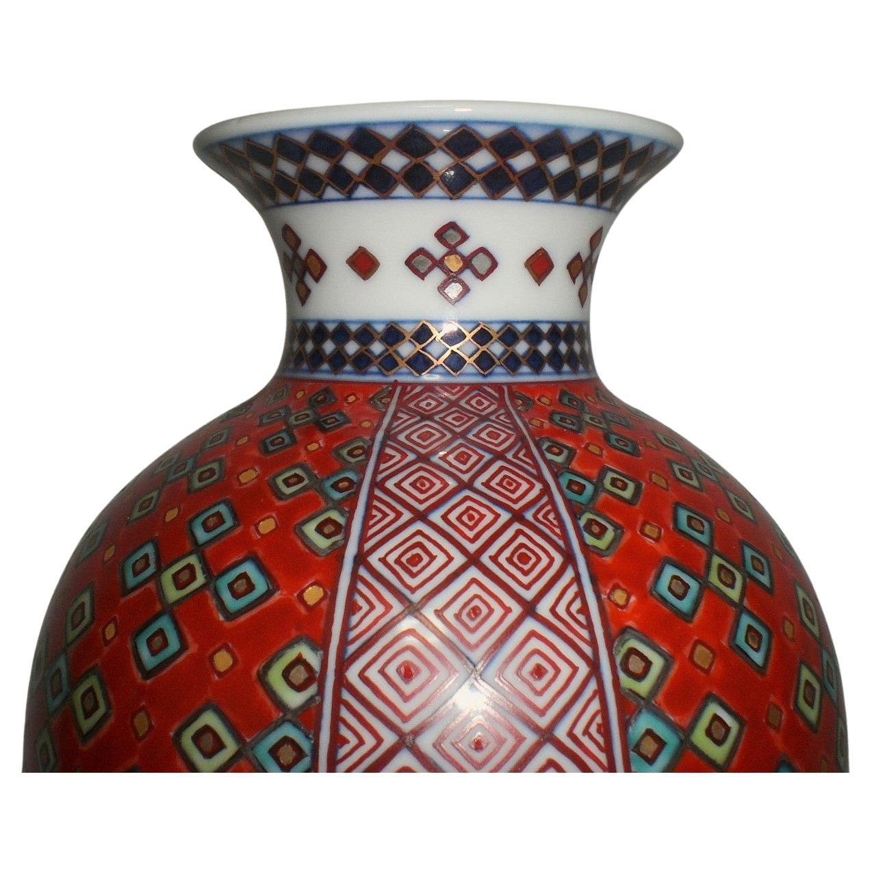 Meiji Vase contemporain japonais en porcelaine rouge et bleue dorée par un maître artiste, 2 en vente