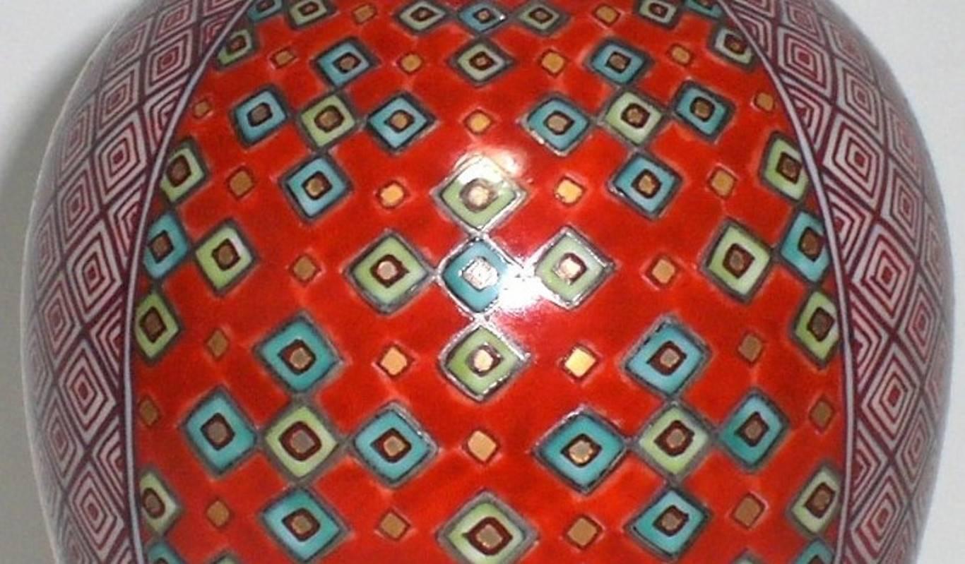 Japonais Vase contemporain japonais en porcelaine rouge et bleue dorée par un maître artiste, 2 en vente