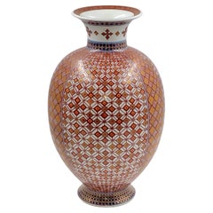 Vase contemporain en porcelaine japonaise rouge or blanc par un maître artiste, 2