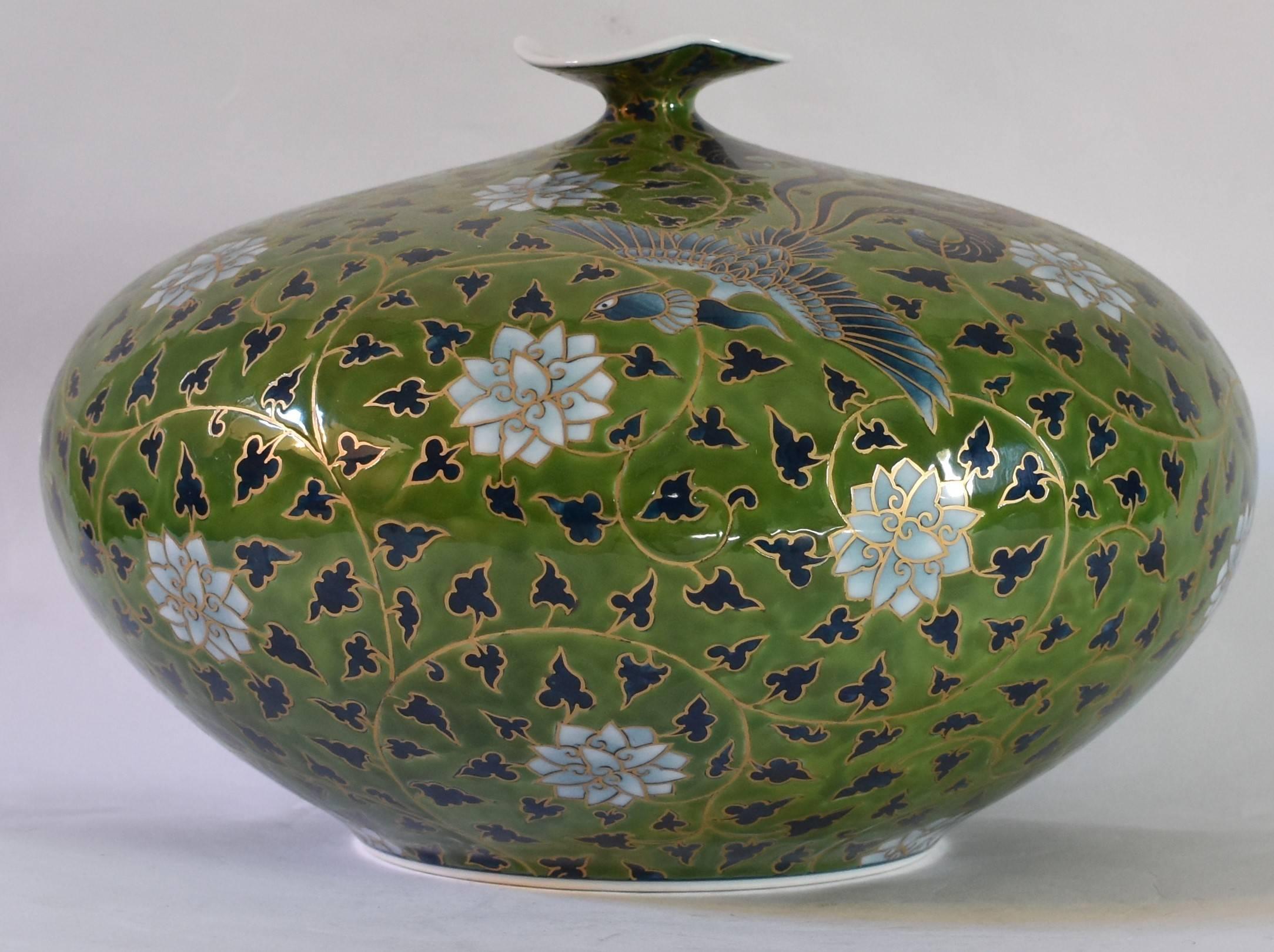 Contemporary Japanese Green Porcelain Decorative Vase by Master Artist In Excellent Condition In Takarazuka, JP