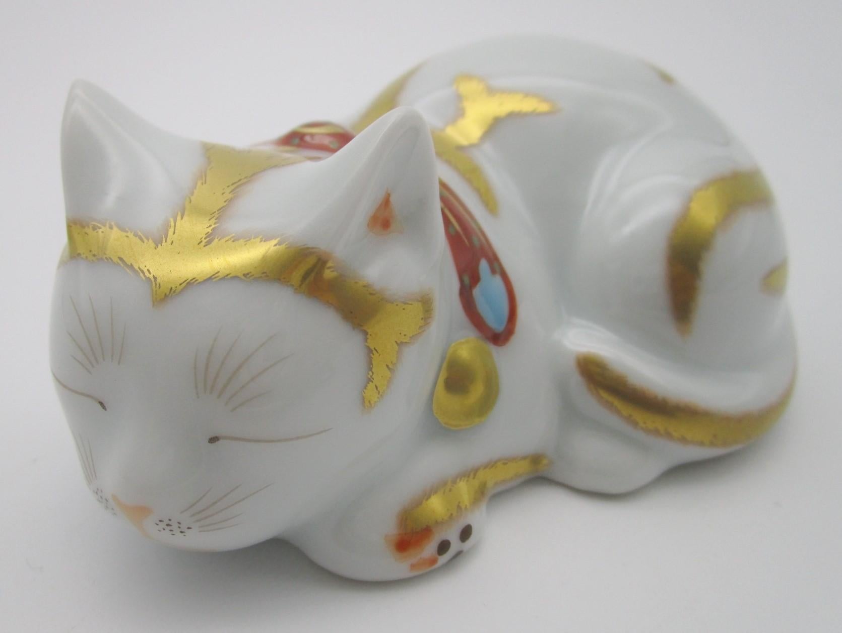 Contemporary Japanese Imari Gilded Porcelain Sleeping Cat by Kisen Kiln 1