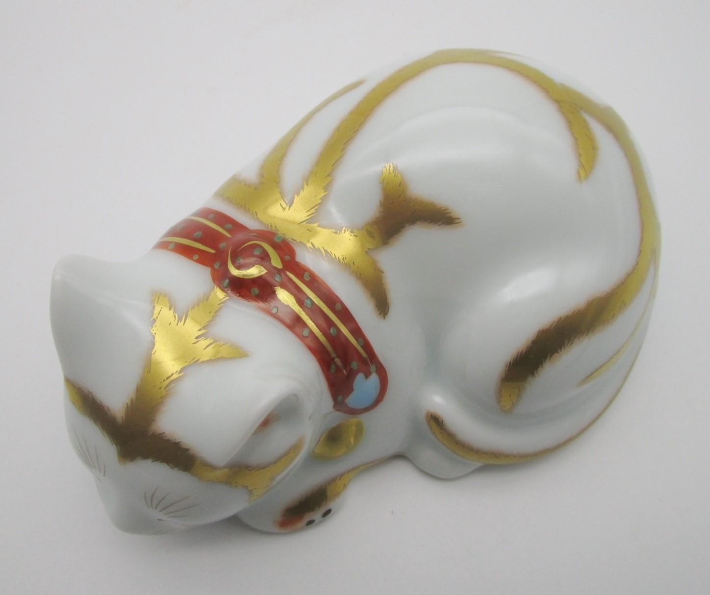 Contemporary Japanese Imari Gilded Porcelain Sleeping Cat by Kisen Kiln 3