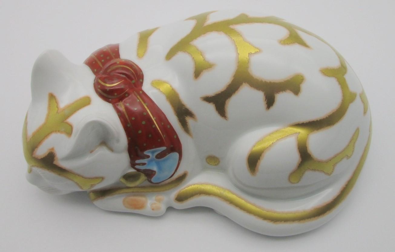 Contemporary Japanese Imari sleeping cat in fine pure white and porcelain with generous gold details, is inspired by the small wooden sculpture at the entrance of Toshougu shrine in Nikko, Japan, by the acclaimed sculpture artist and architect