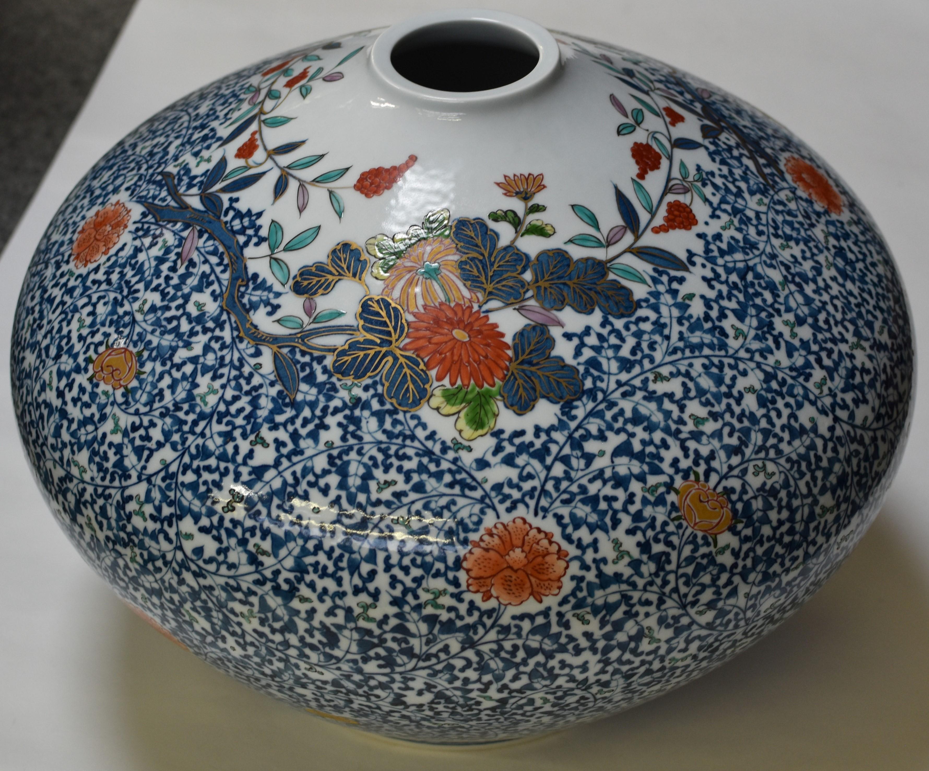 Contemporary Japanese Imari Red Blue Porcelain Vase by Master Artist For Sale 1