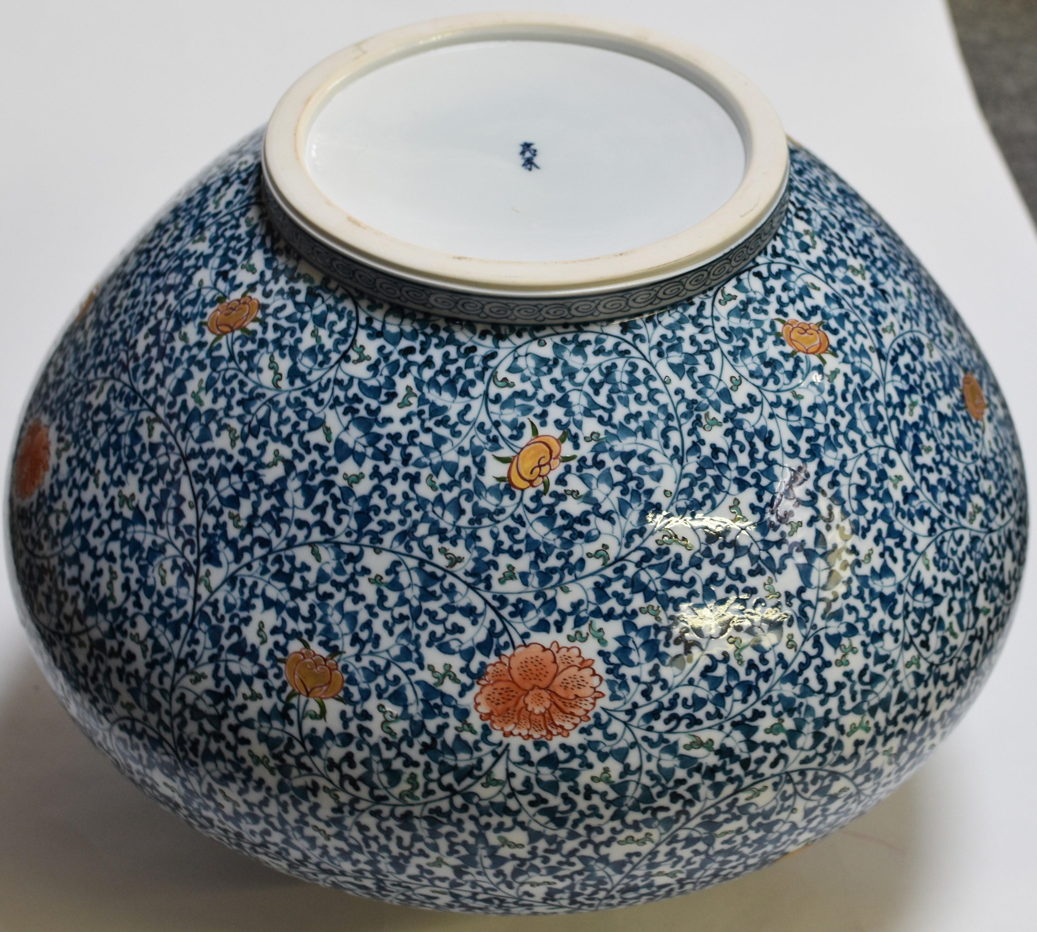 Contemporary Japanese Imari Red Blue Porcelain Vase by Master Artist For Sale 2