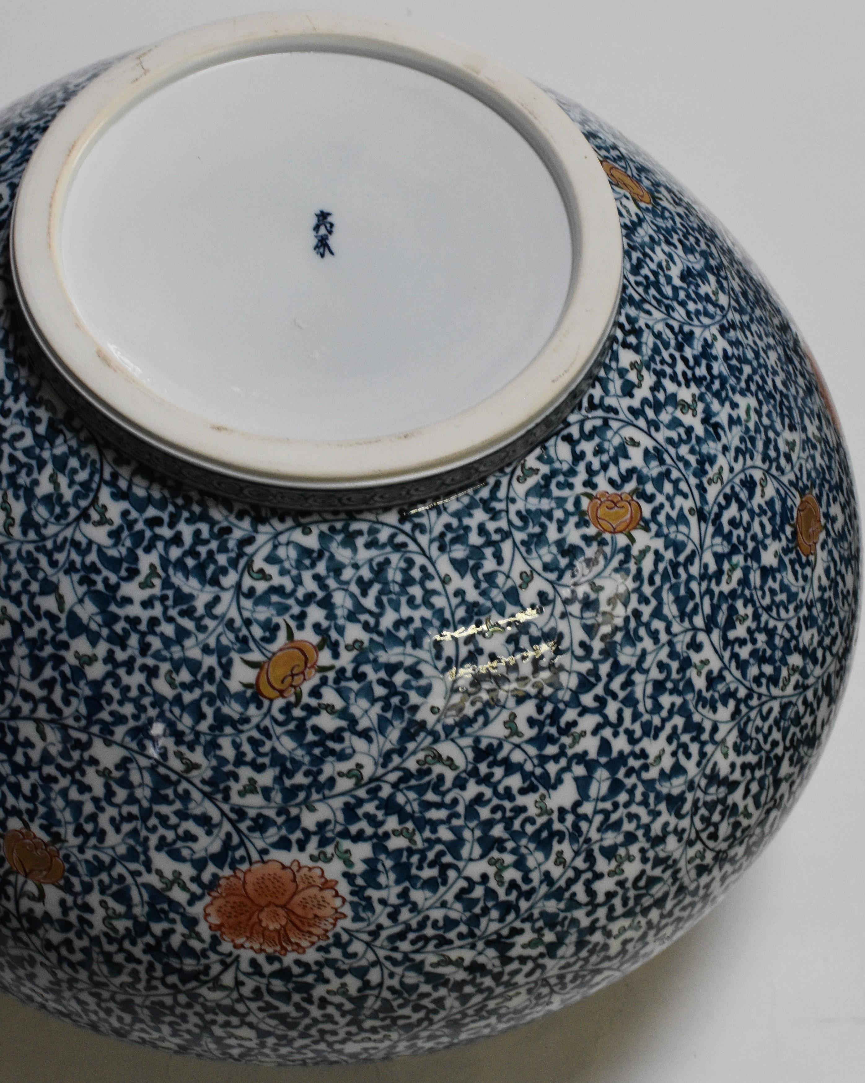 Contemporary Japanese Imari Red Blue Porcelain Vase by Master Artist For Sale 3