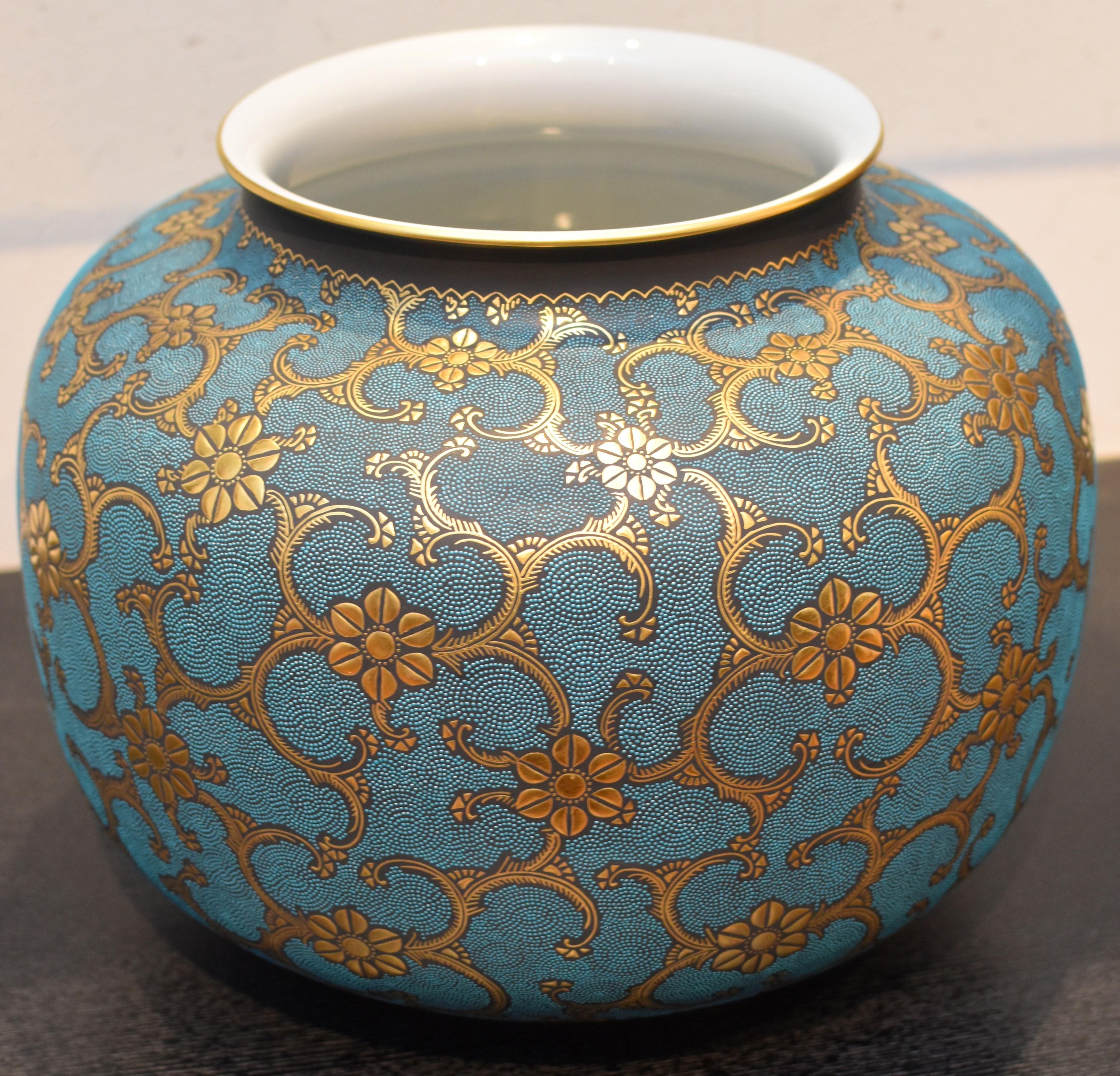 blue and gold japanese porcelain