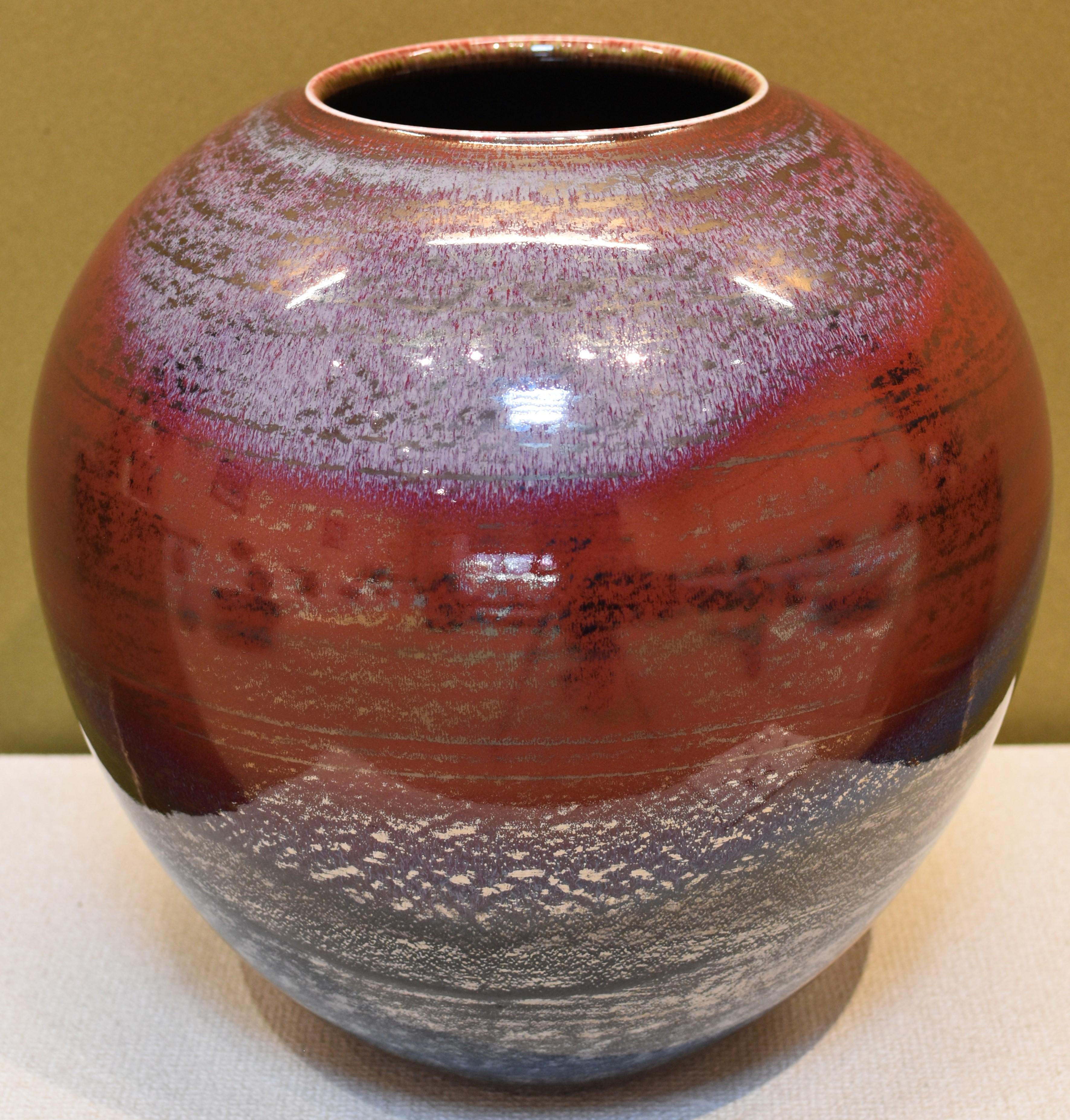 Meiji Japanese Contemporary Red Gold Blue Hand-Glazed Porcelain Vase by Master Artist For Sale