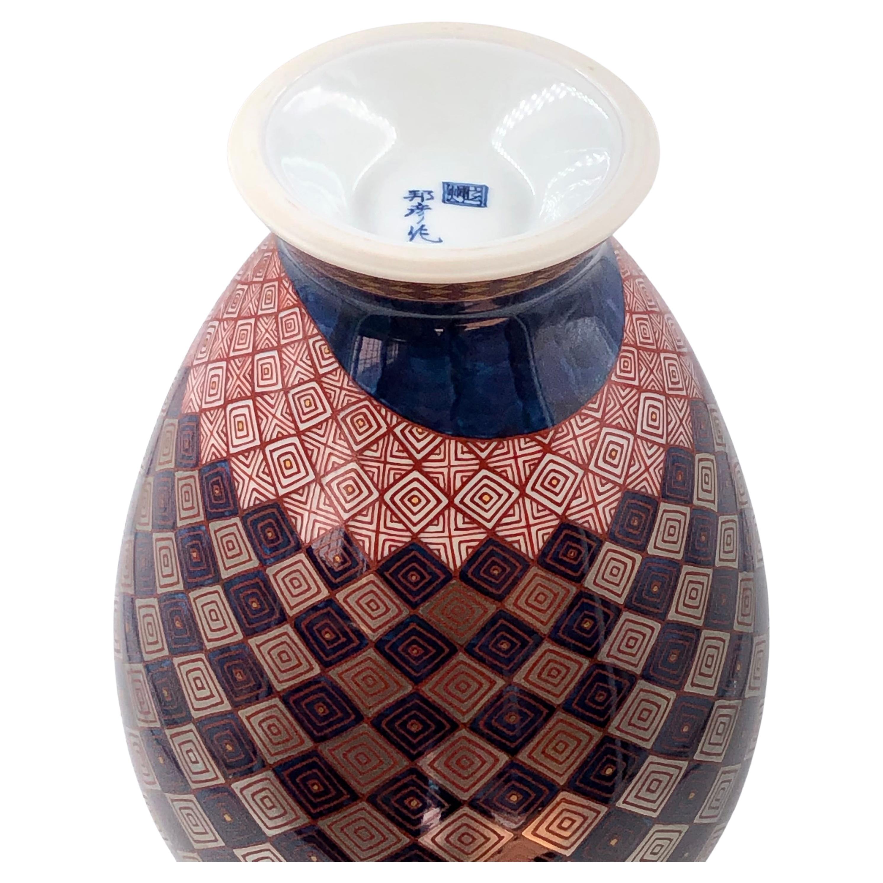 Jarrón Japonés de Porcelana Rojo Azul Platino del Maestro Artista, 4 en Nuevo estado para la venta en Takarazuka, JP