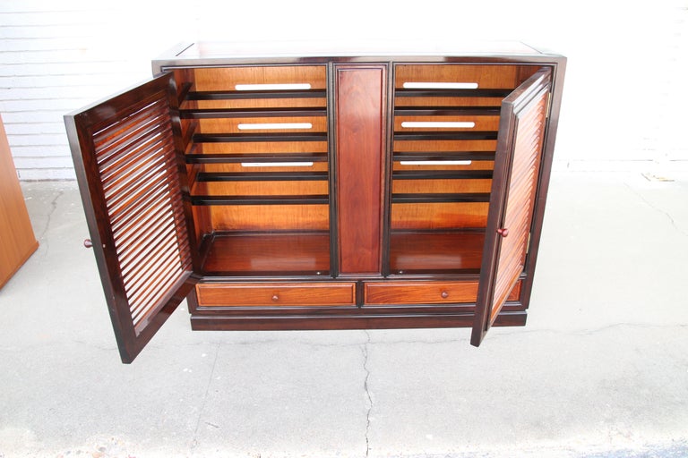 https://a.1stdibscdn.com/contemporary-japanese-style-getabako-shoe-cabinet-from-thailand-for-sale-picture-3/f_8671/f_292513221656098849592/ael99thaishoecabinet_20220614_10_master.JPG?width=768